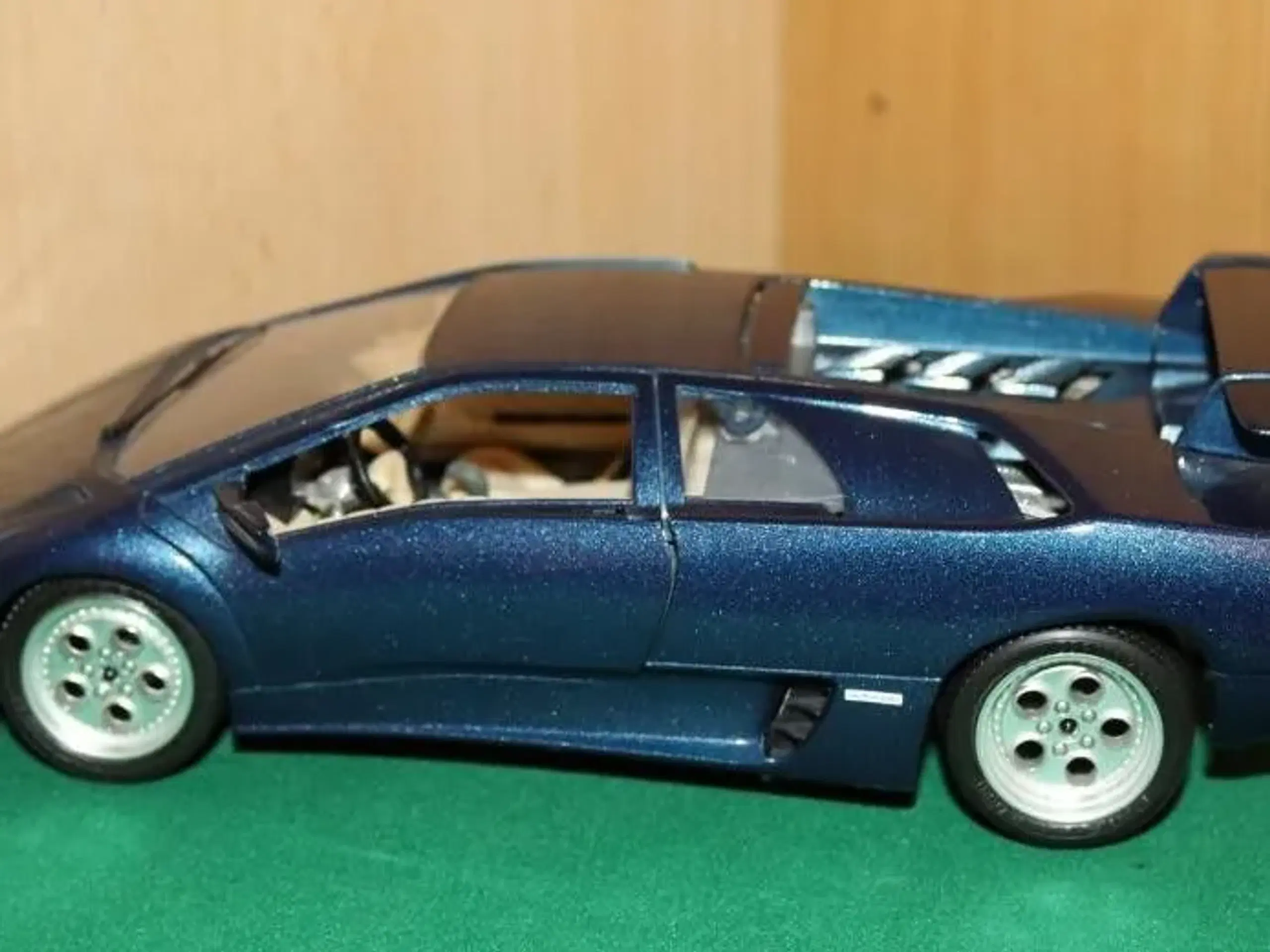 Lamborghini Diablo (1990) 1/18