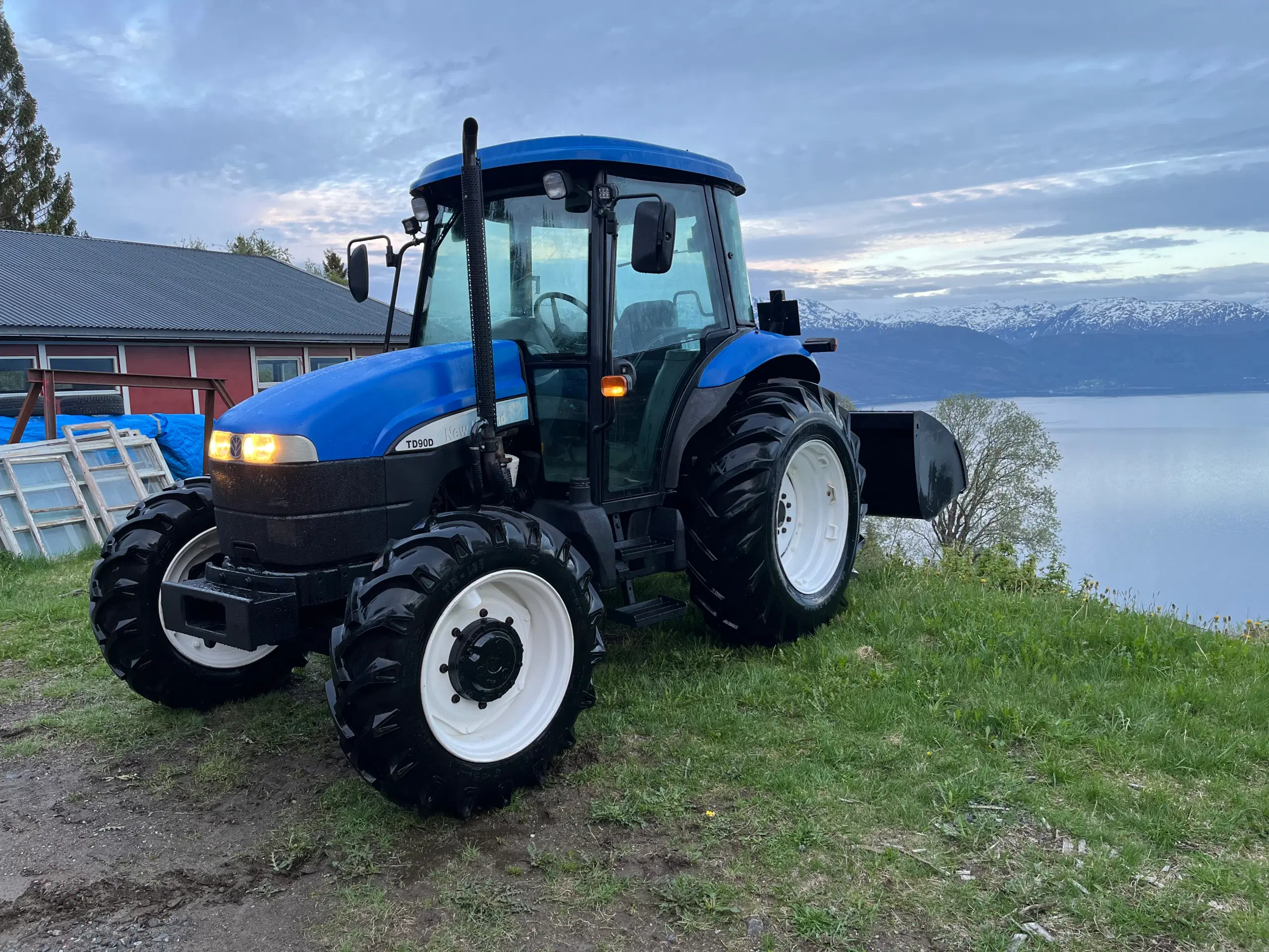 New Holland TD90D