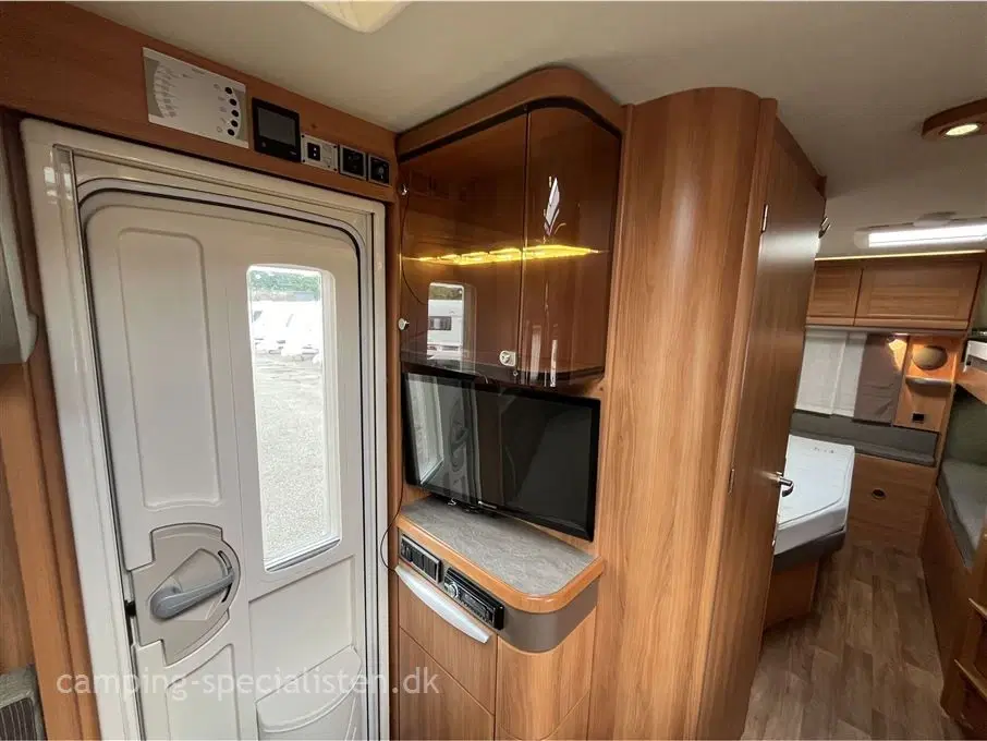 2015 - Hymer Nova SL 595   Hymer Eriba Nova SL 595 2015 m Alde centralvarme - Se den nu hos Camping-Specialistendk