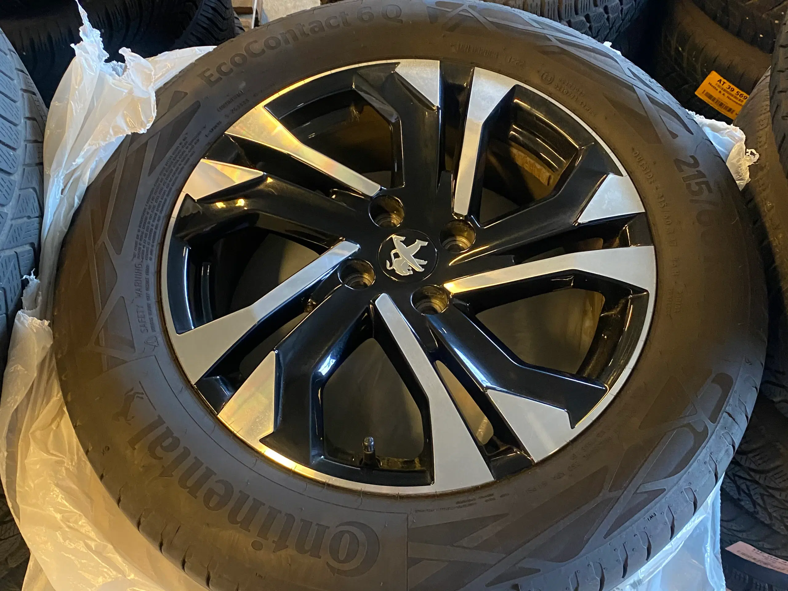 Peugeot alufælge på sommerdæk 215/60 R17