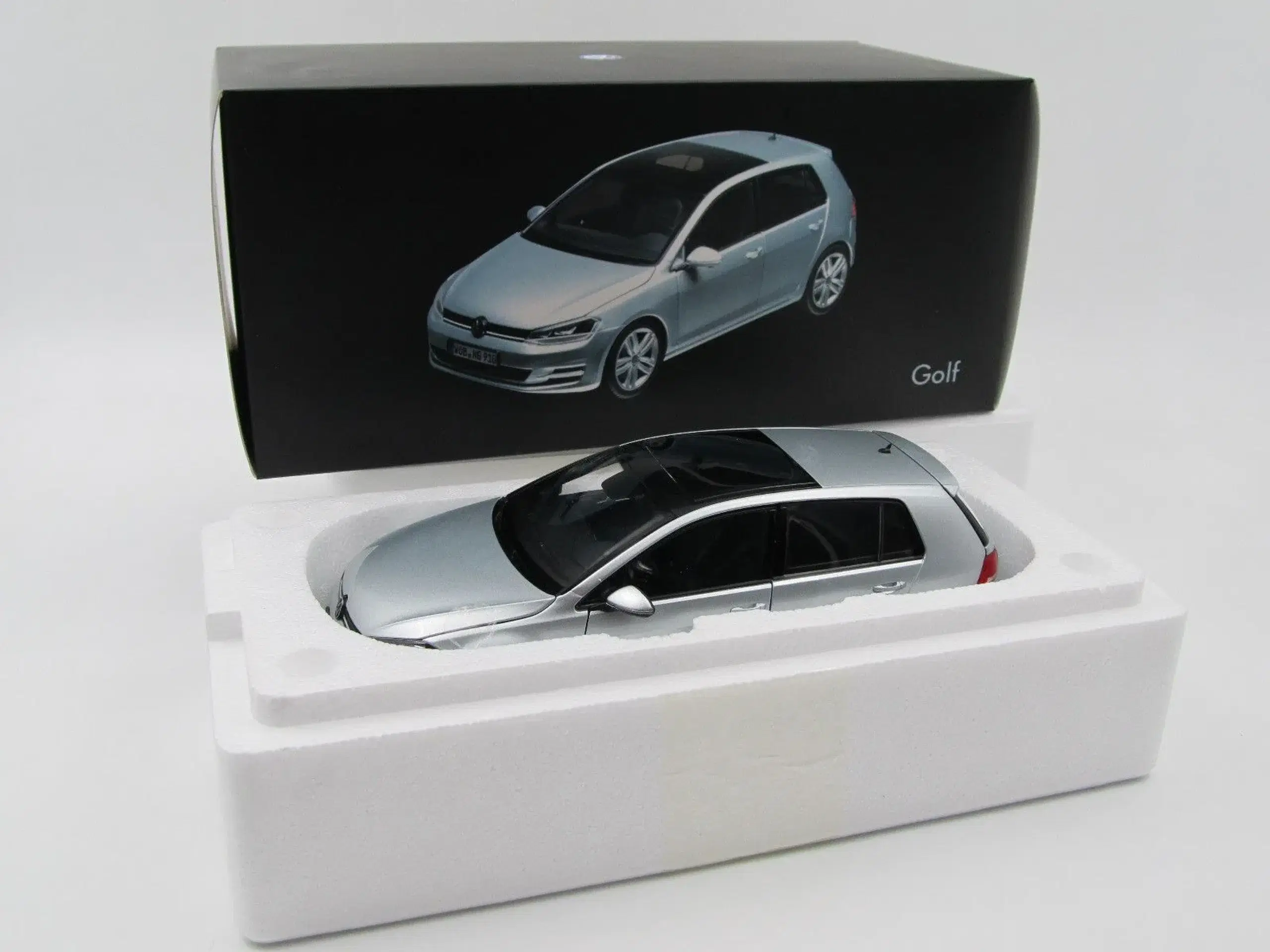 2013 VW Golf 7 / VII  Dealer Edition - 1:18