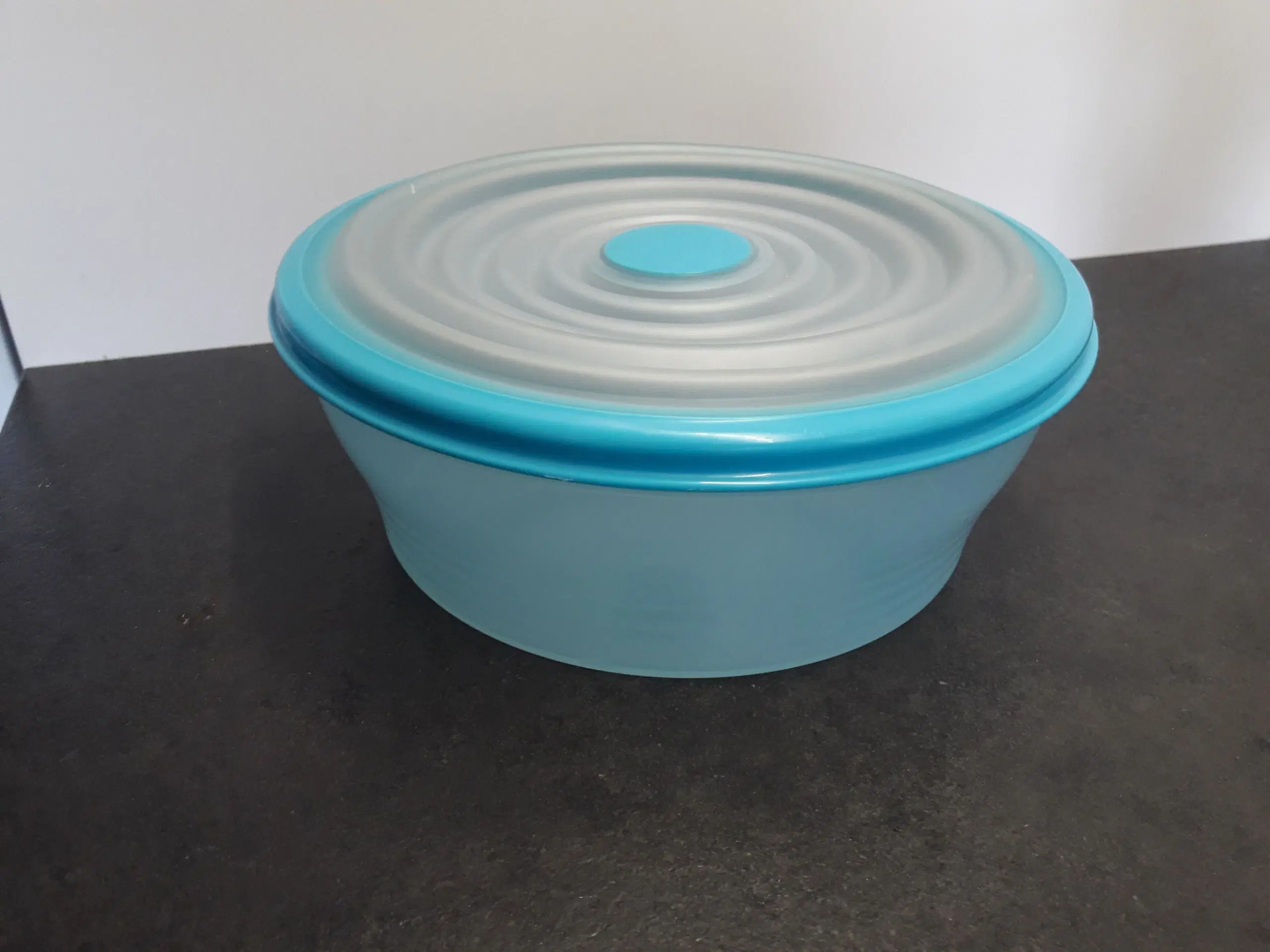 Tupperware skål m låg