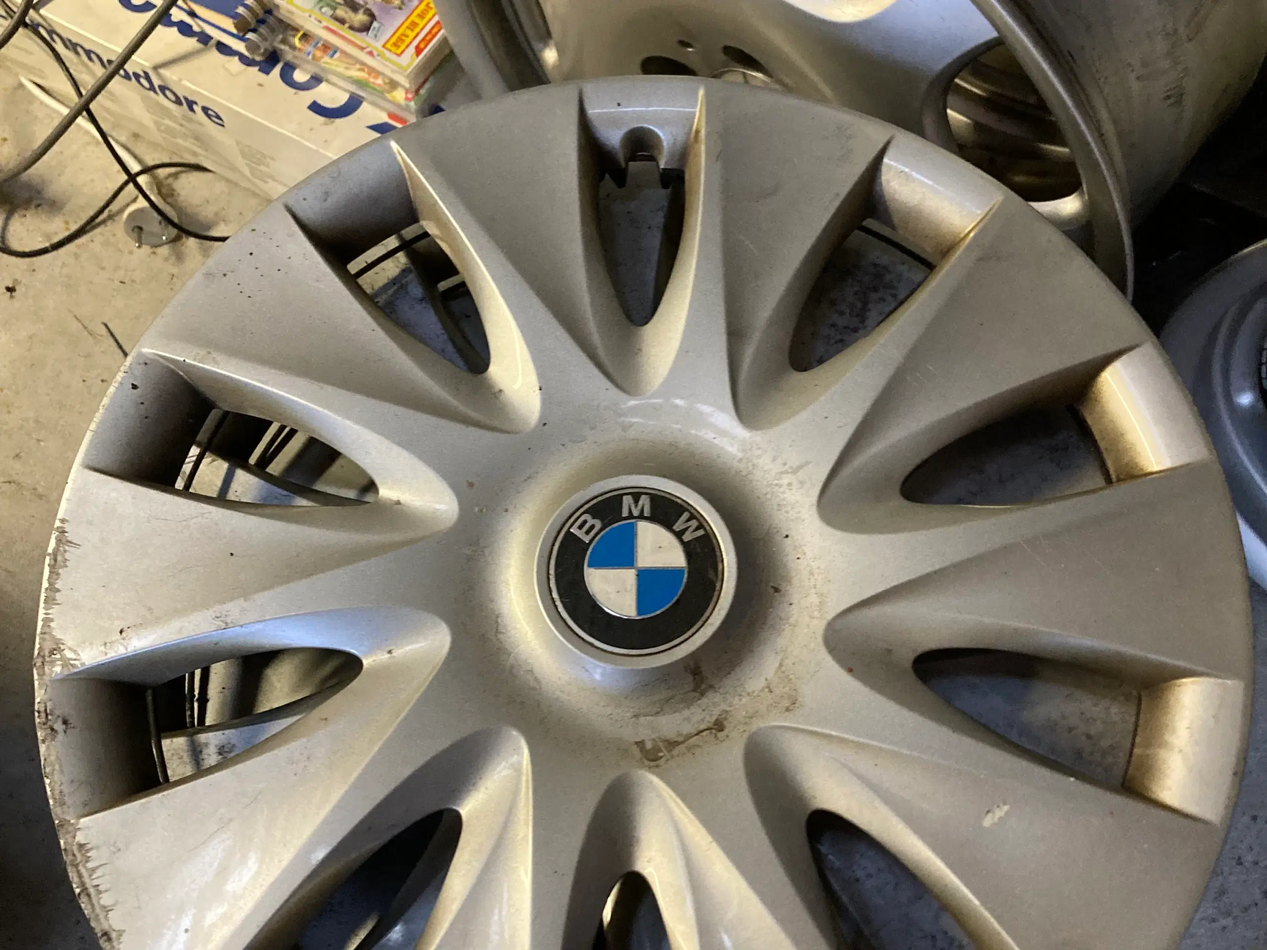 Garagesalg! Hjulkapsler Bmw “16