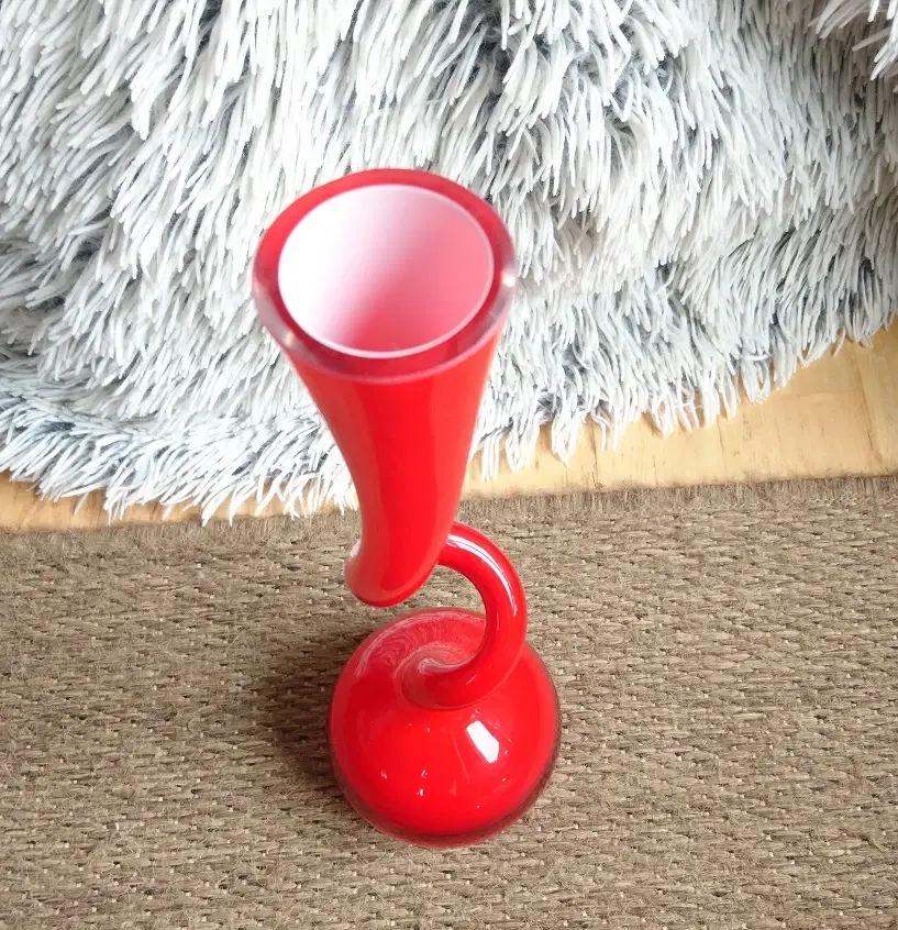 Snoet vase fra normann copenhagen