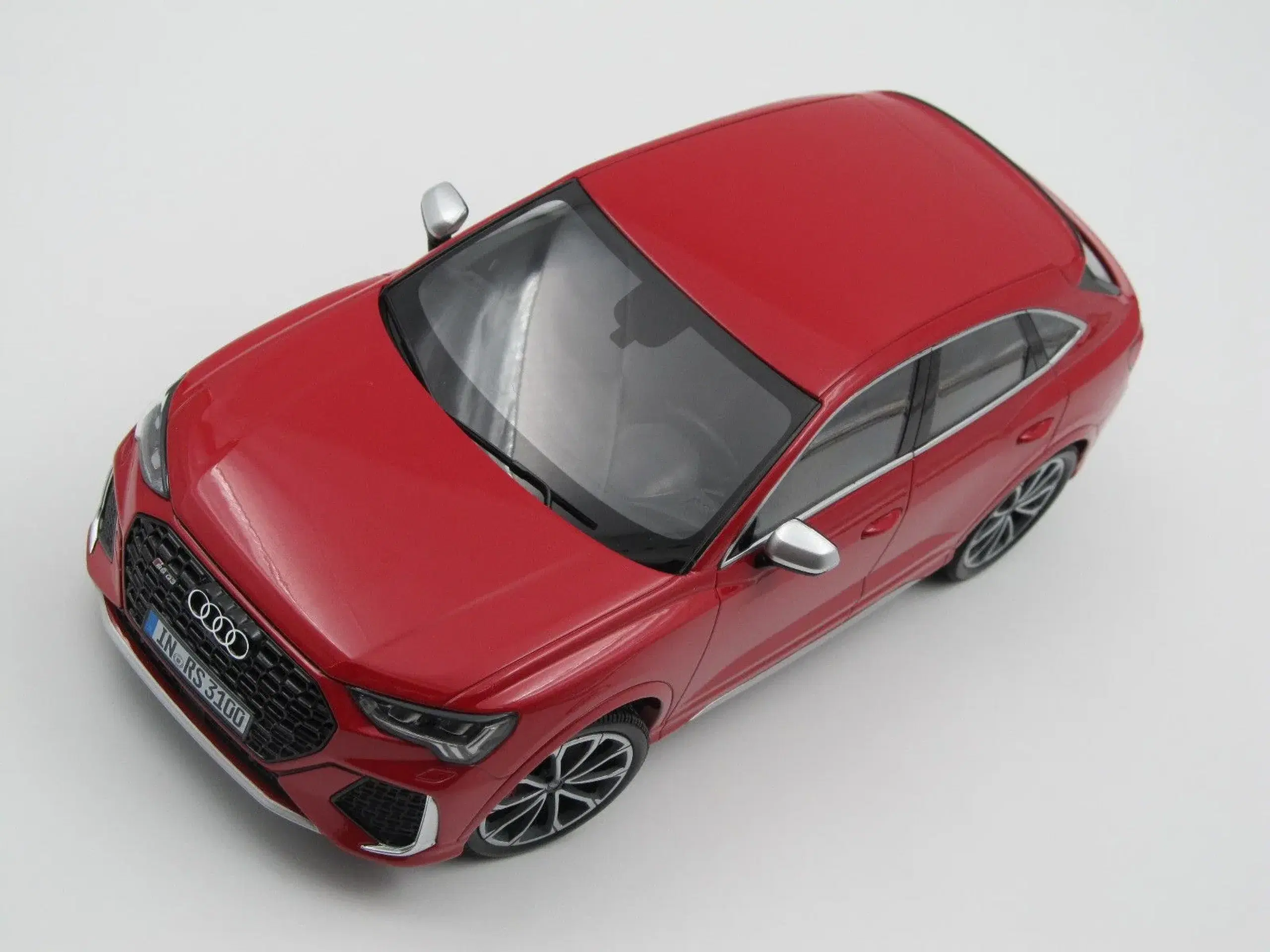 2019 Audi RSQ3 Sportback 1:18  MINICHAMPS