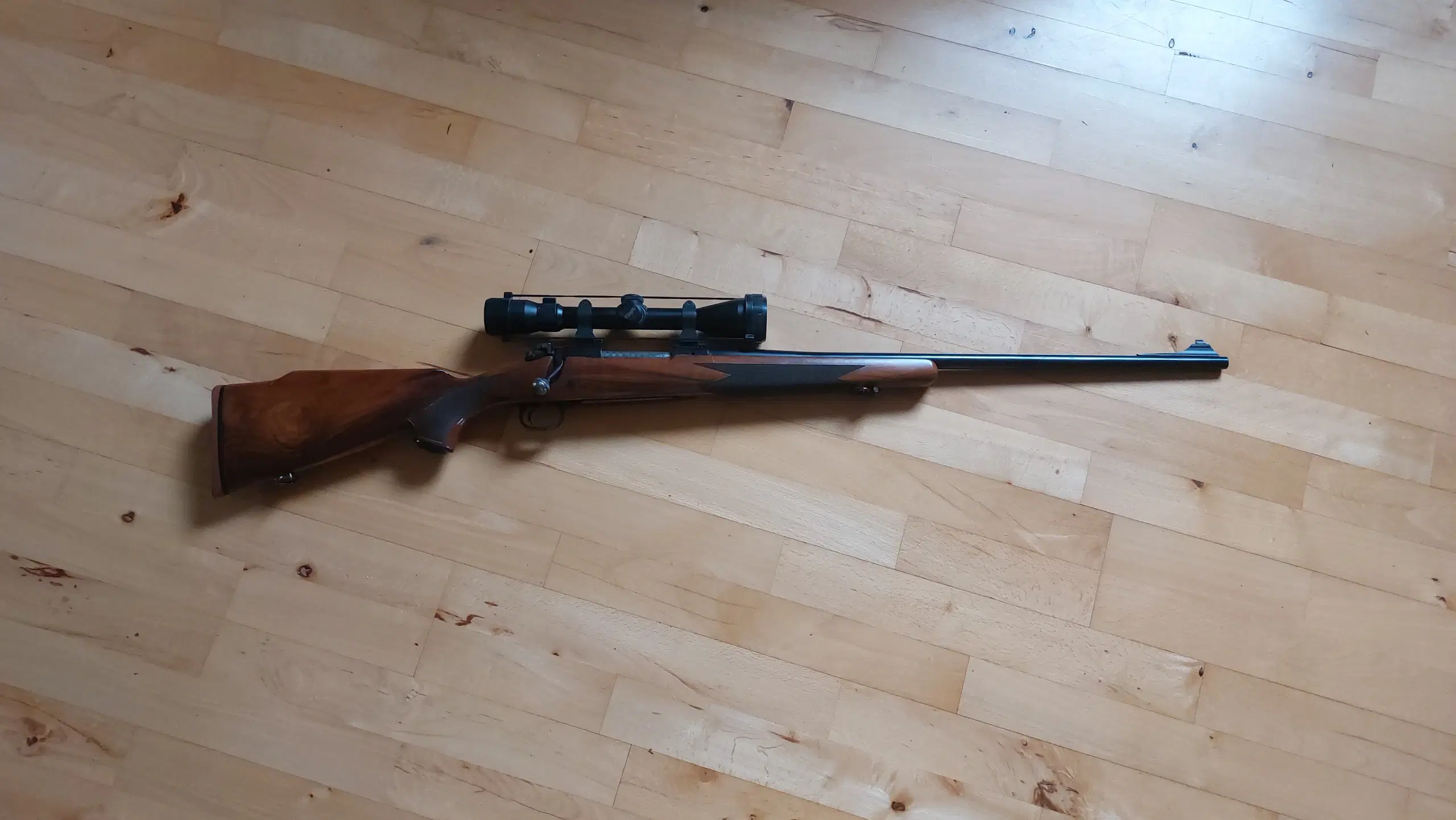 Winchester 300 magnum med Jaguar kikkert 4-9