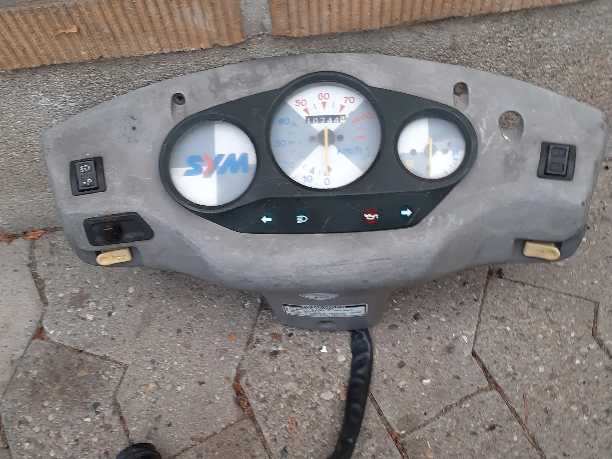 Sym speedometer