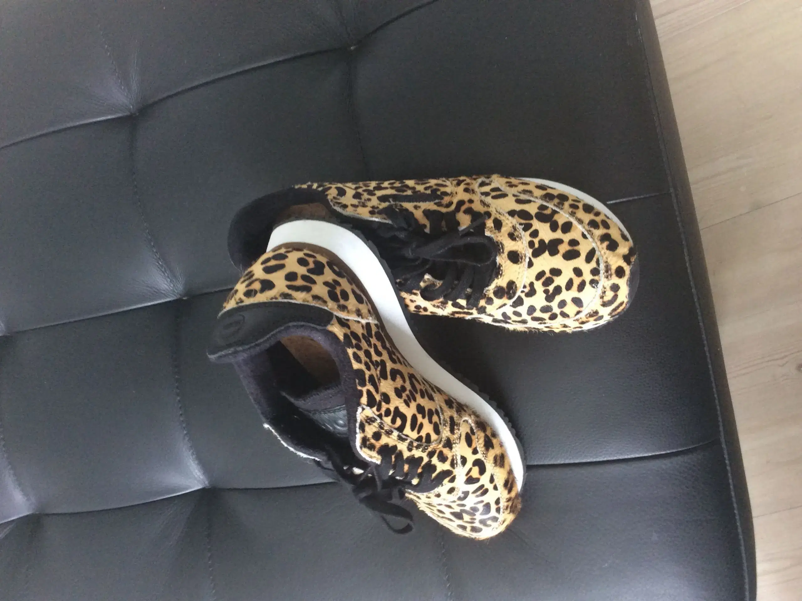 Woden leopard sneakers