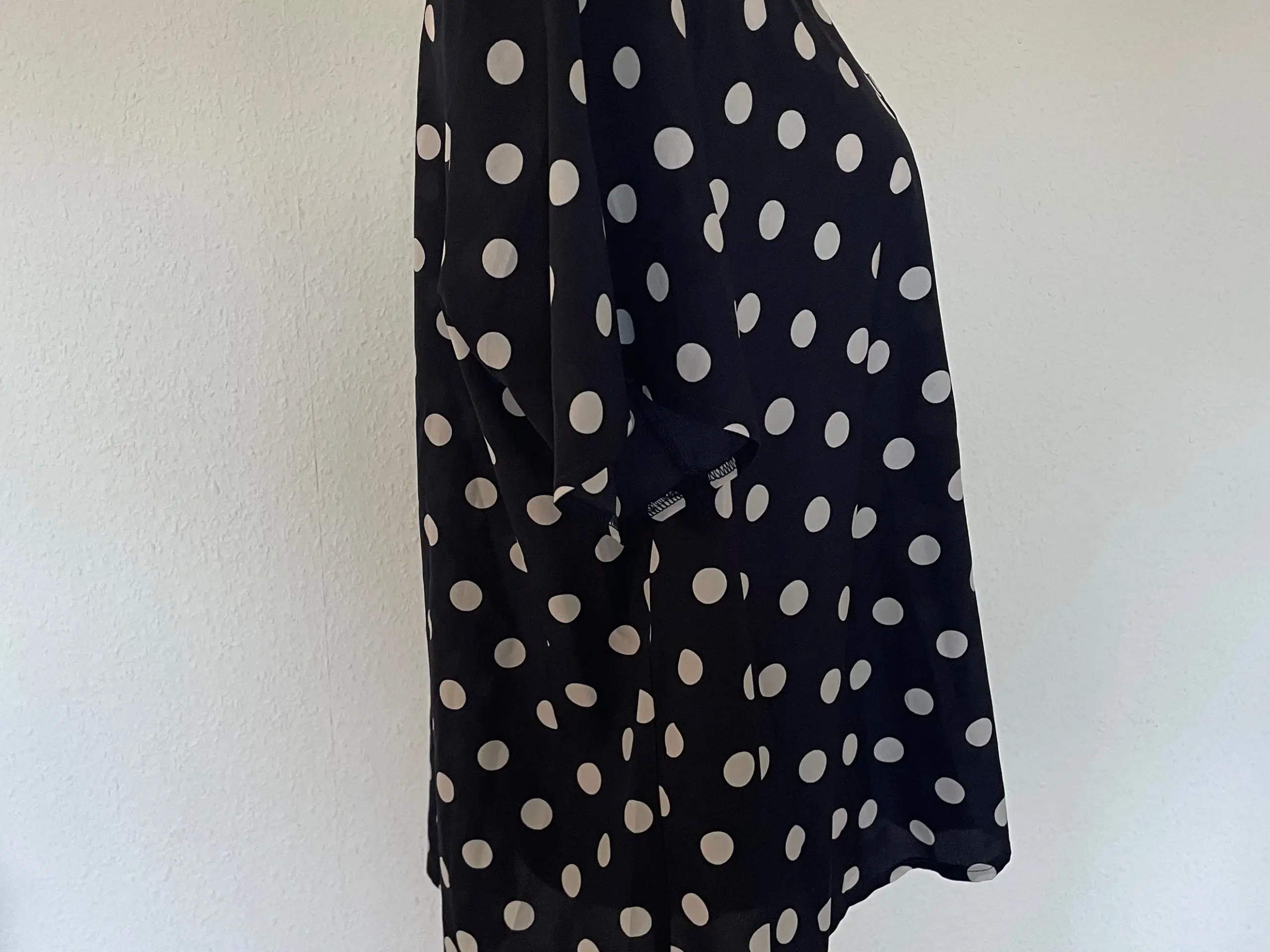 NEDSAT Asos Curve bluse m kort ærme str  48