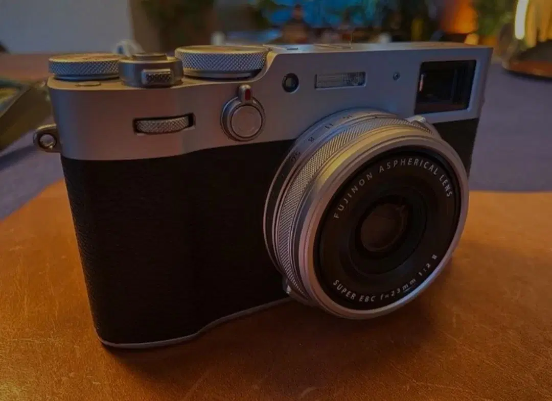 FUJIFILM X100V sølv