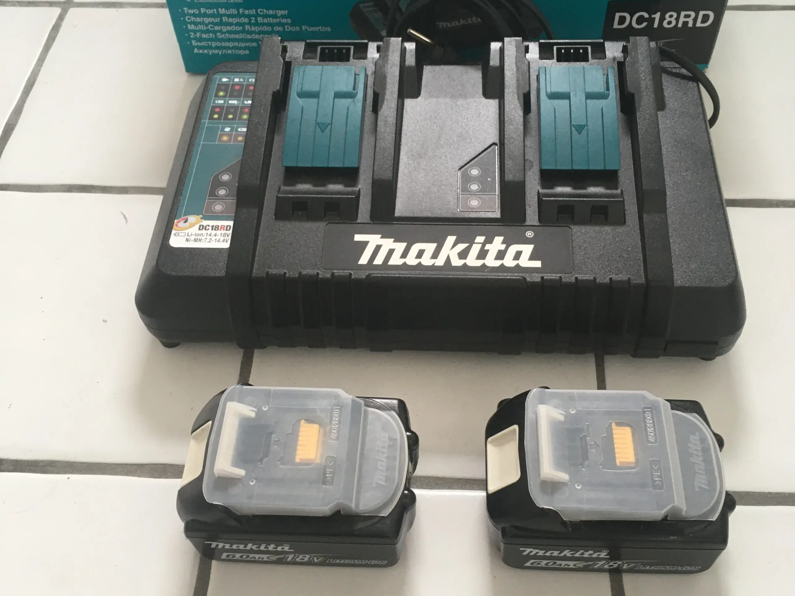 Makita Dobbelt lynoplader med 4x18v 50AH batteri