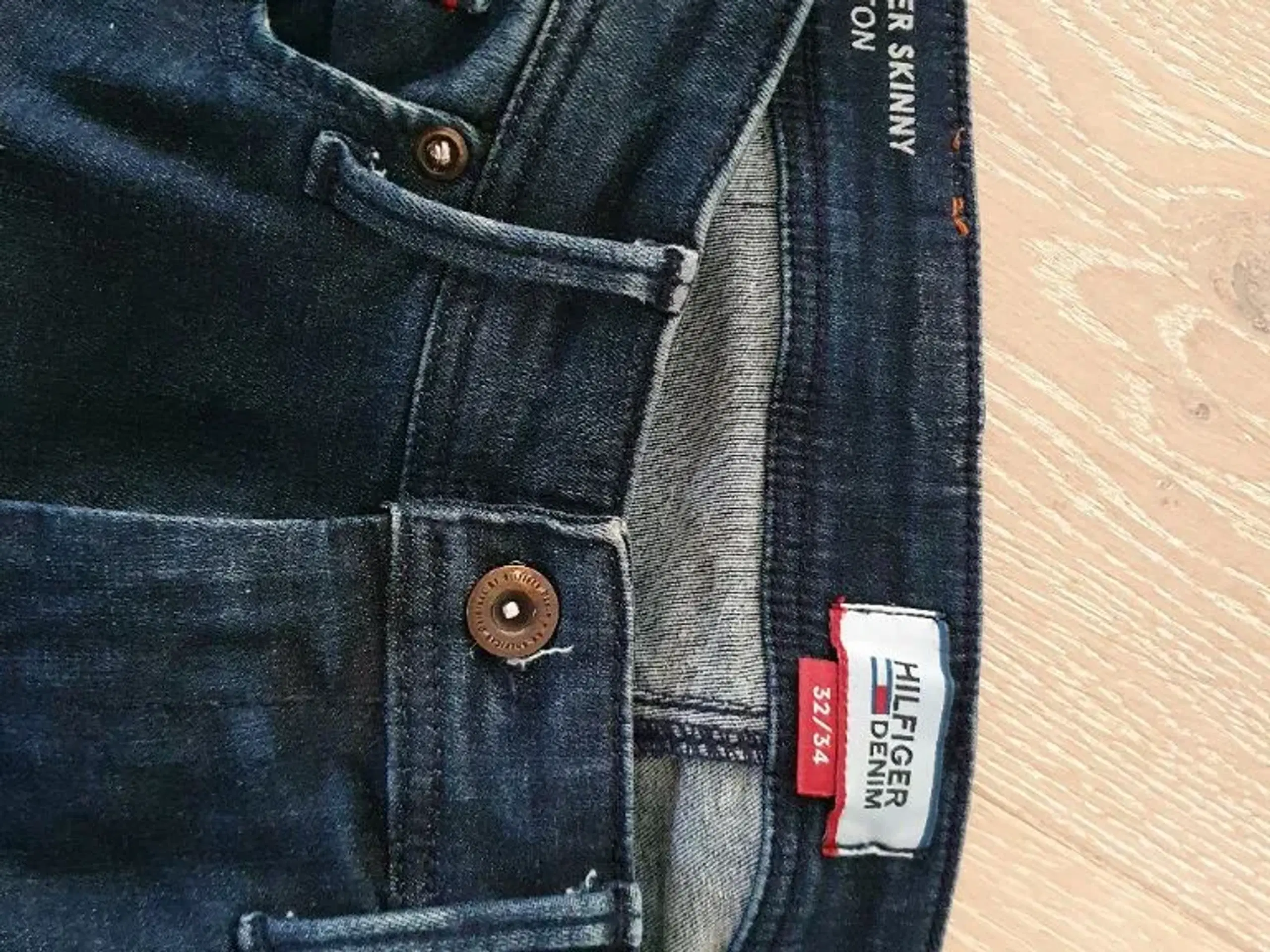 Jeans- tommy hilfiger