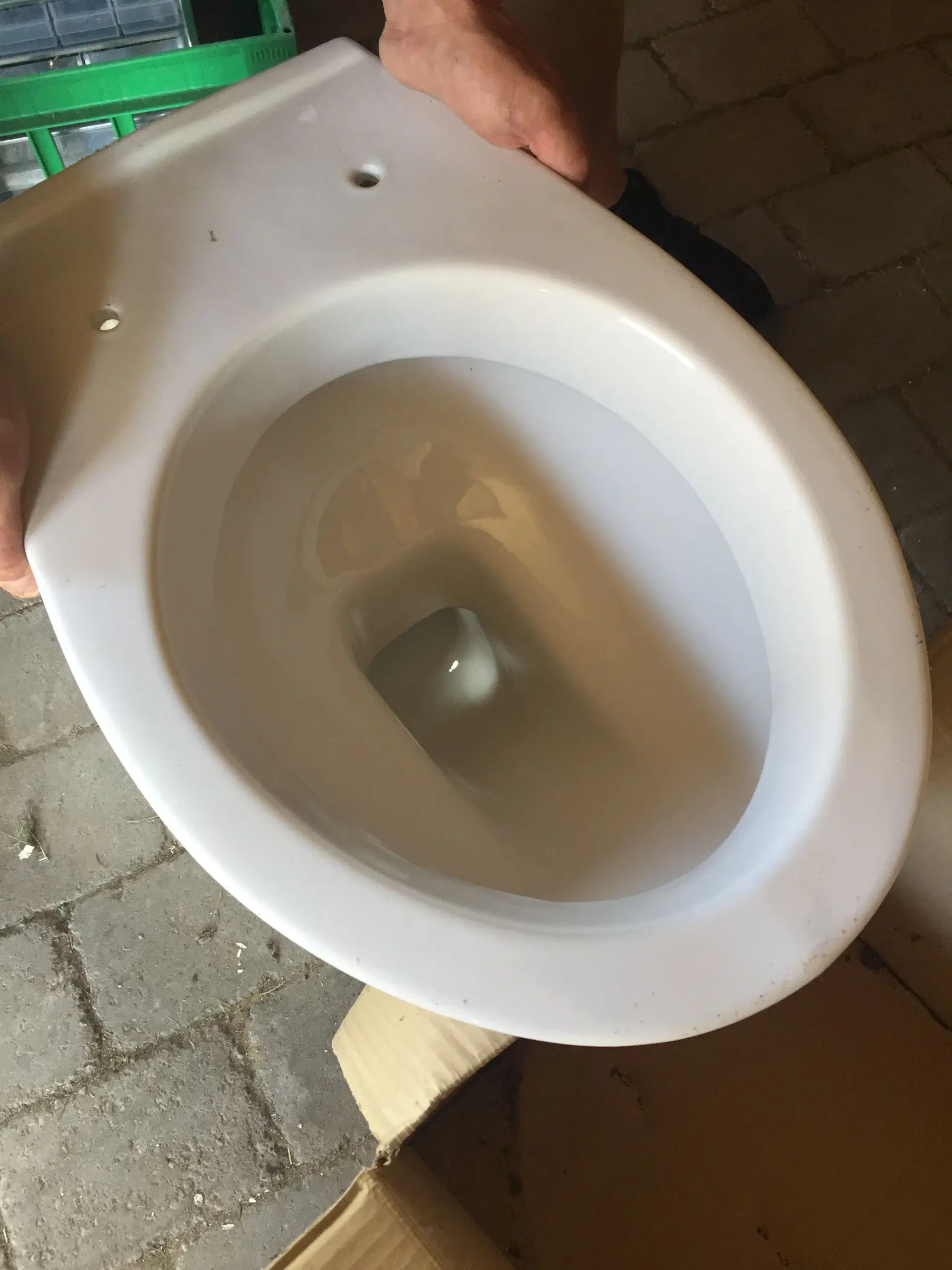 Nyt toilet væghængt