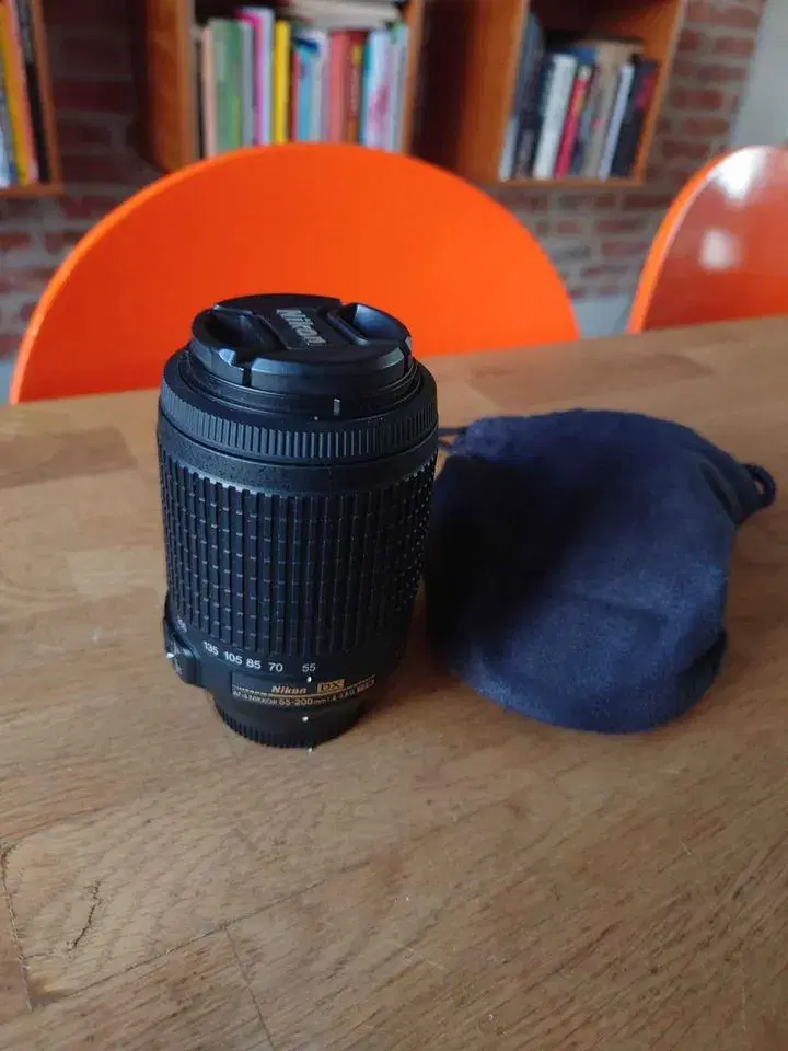 Nikon af-s 55-200mm  objektiv med case