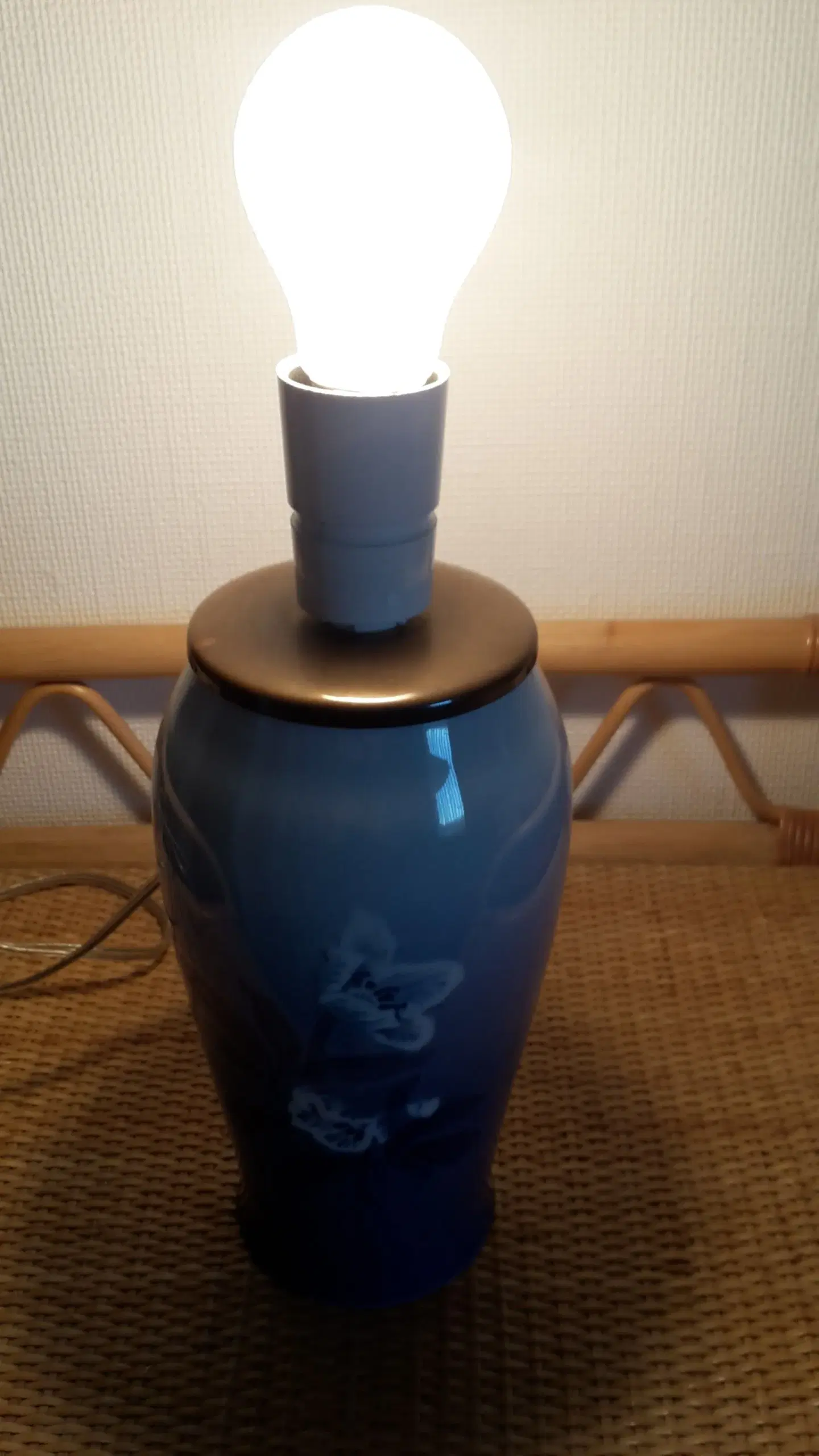 Lampe poselæn Julerosen