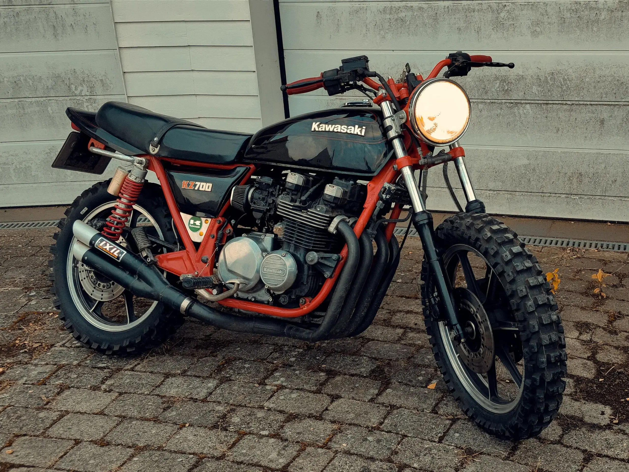 Nysynet og køreklar Kawasaki kz700