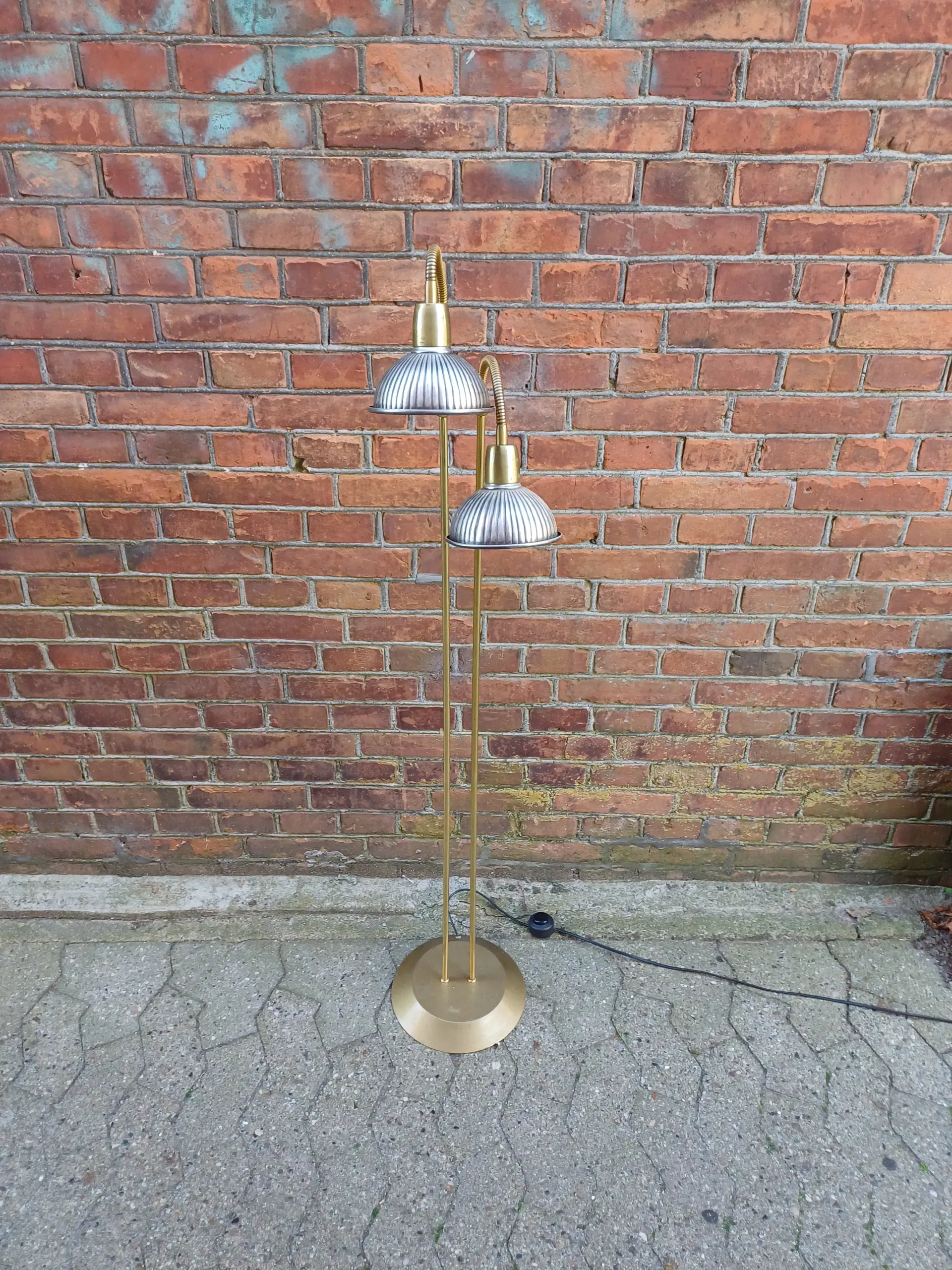 Retro gulvlampe To skærme Messing look