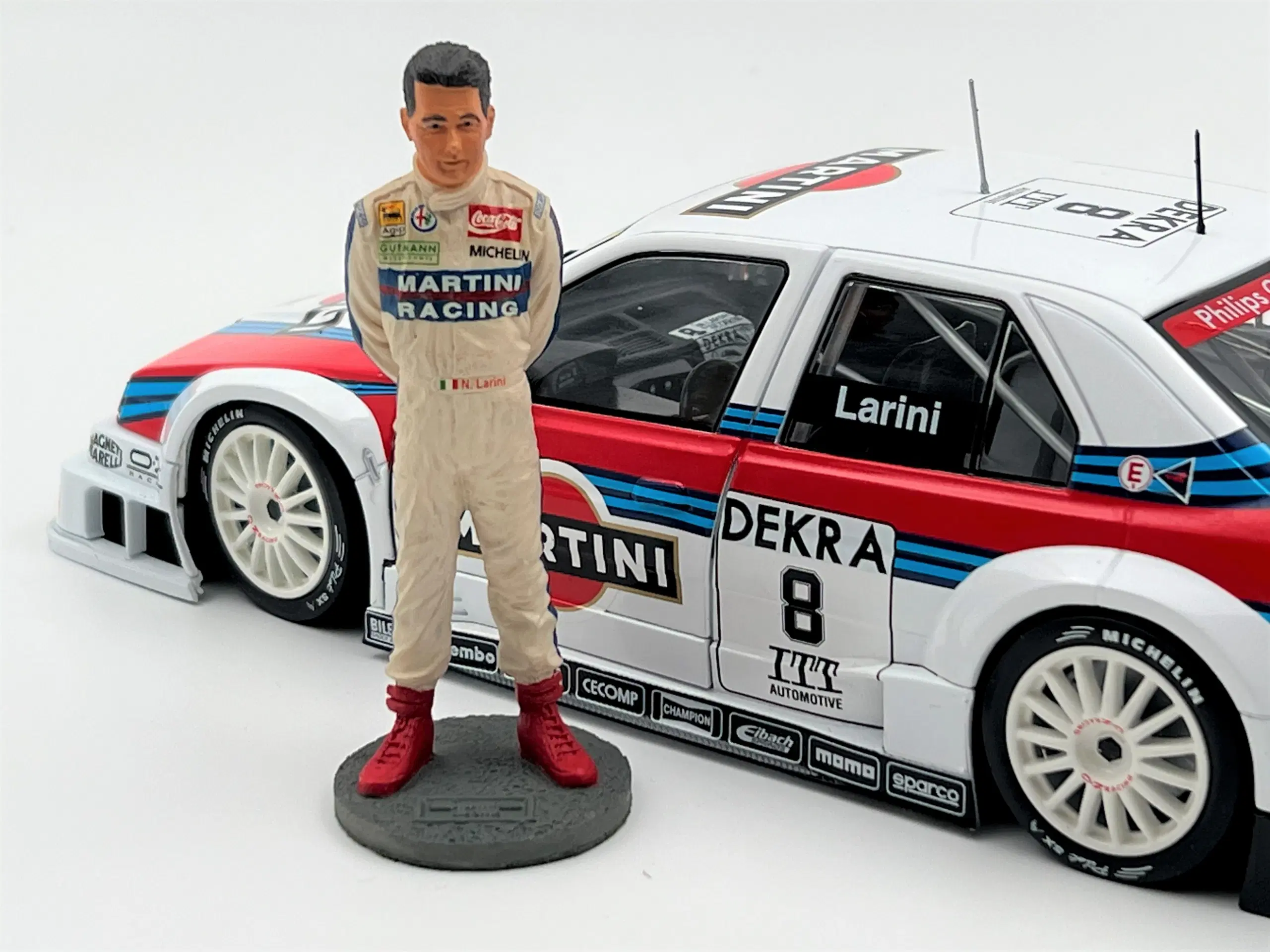 1995 Alfa Romeo 155 V6 Ti DTM #8 med figur 1:18