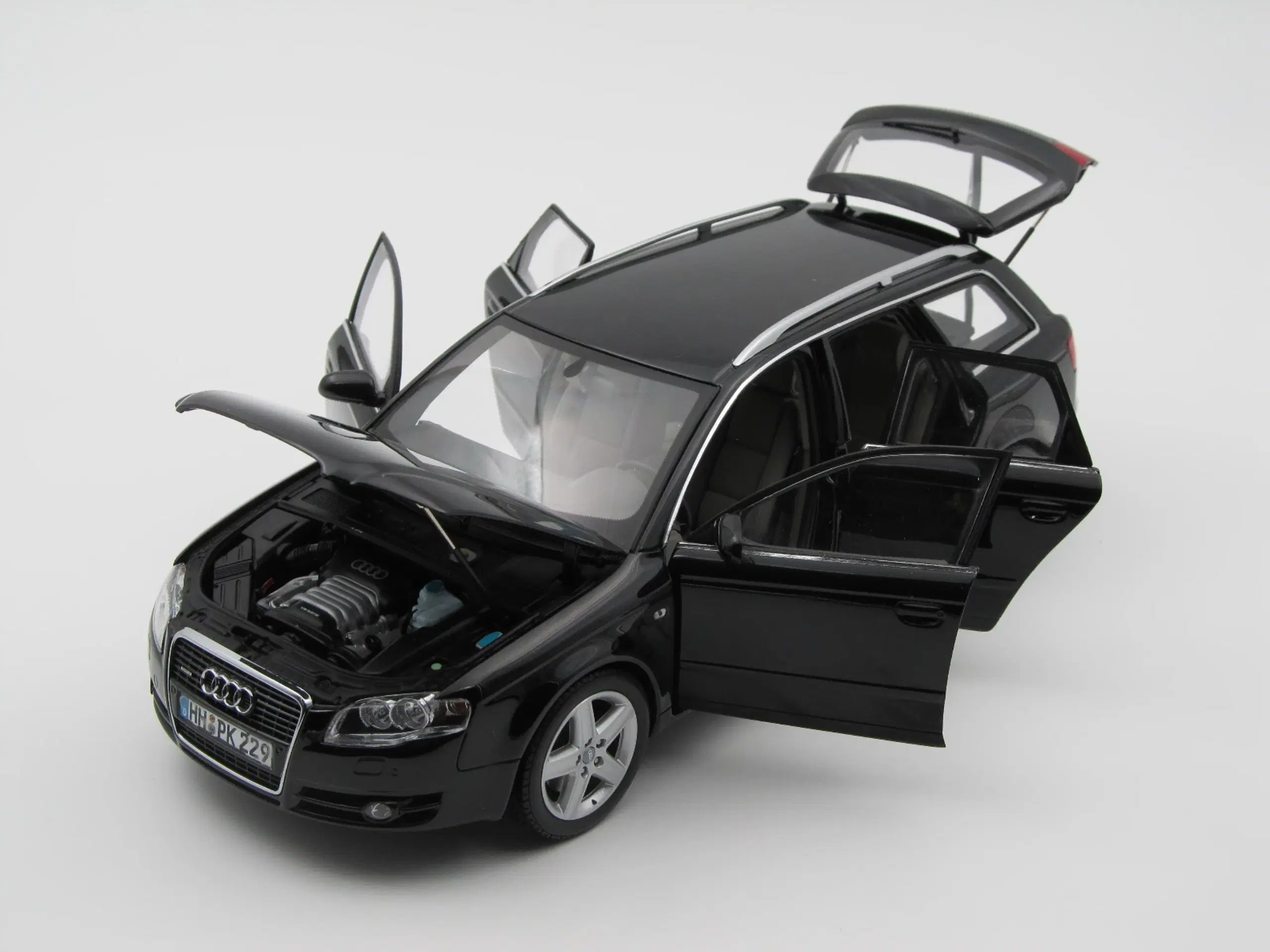 2005 Audi A4 Avant 32 FSI Quattro Minichamps 1:18