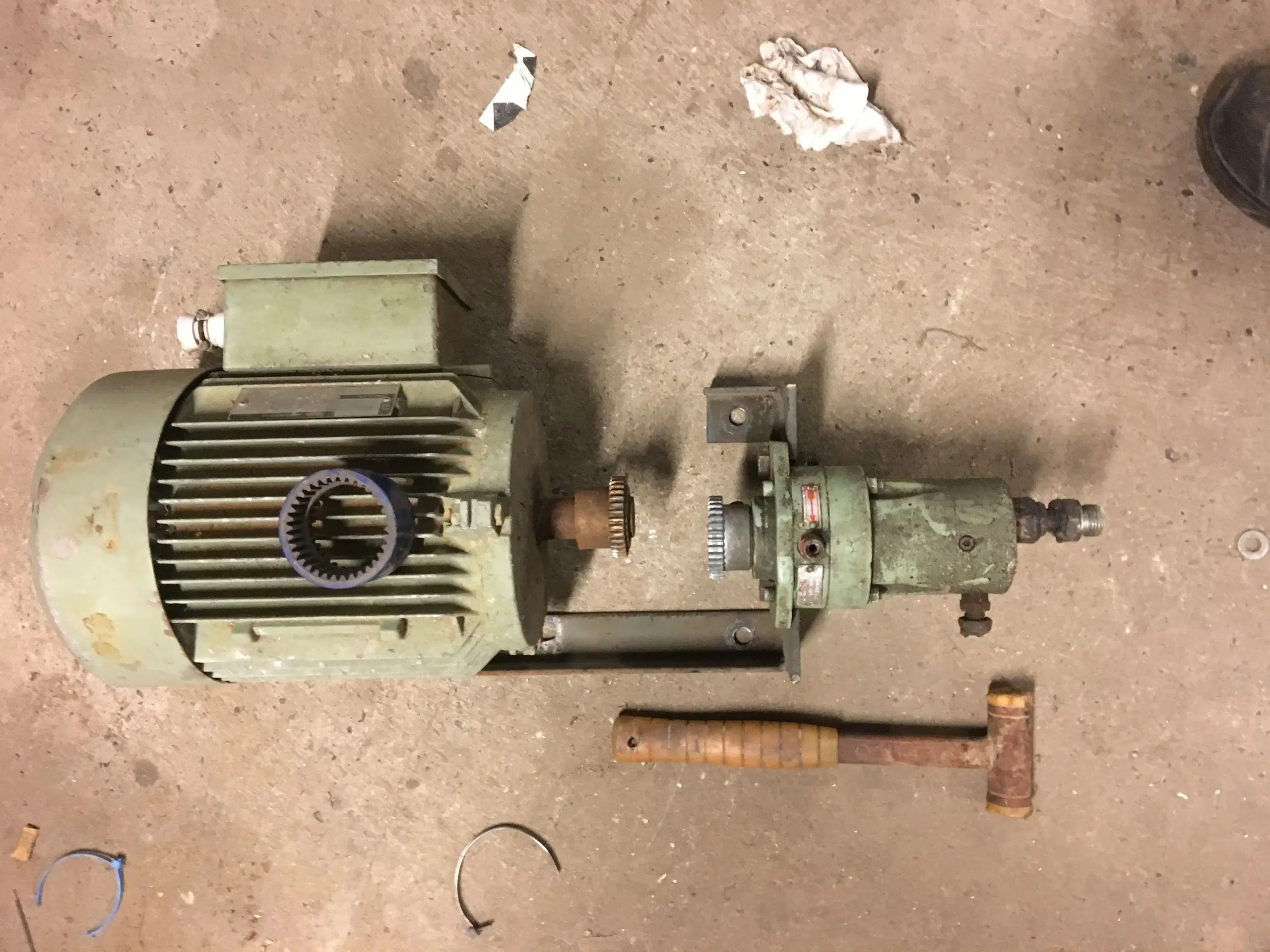 Elektromotor og hydraulikmotor