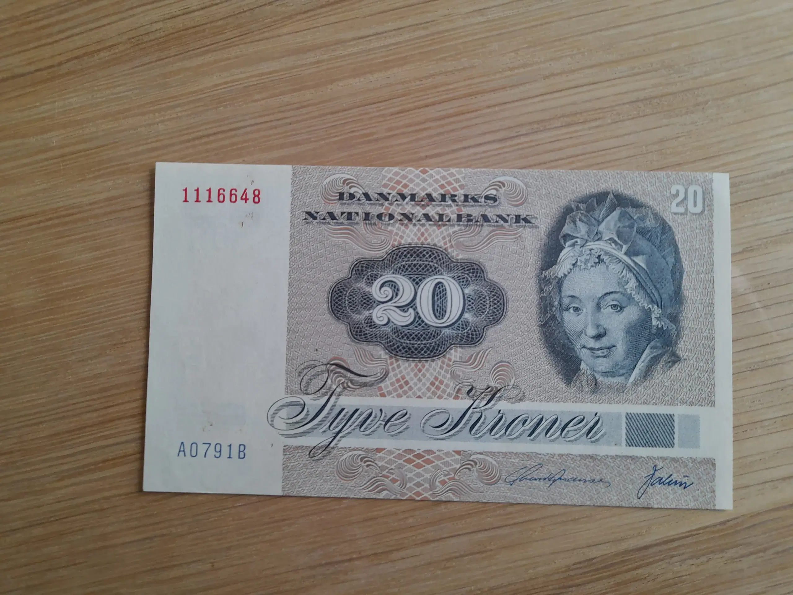 20 krone seddel aldrig foldet