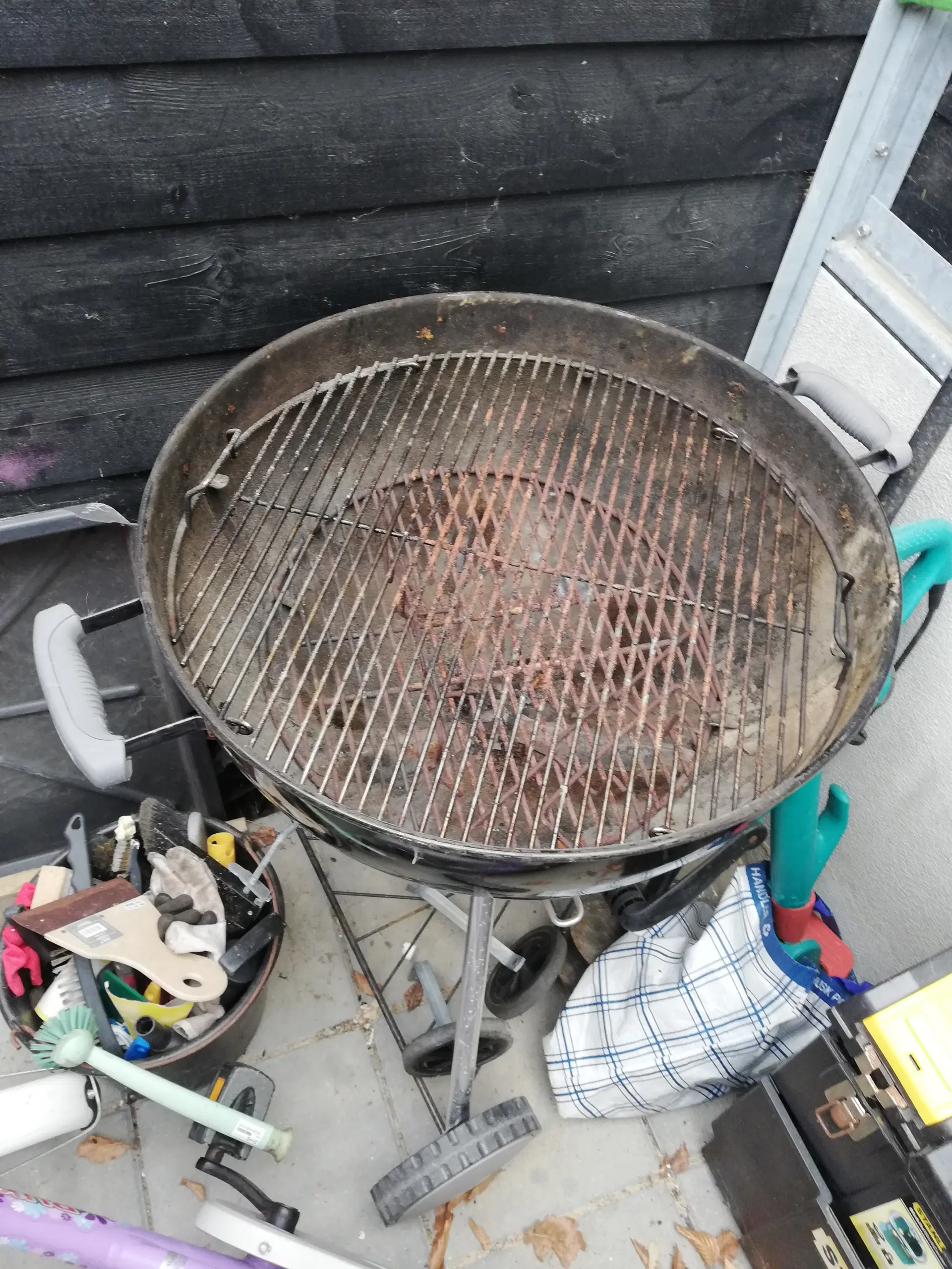 Weber kuglegrill til kul