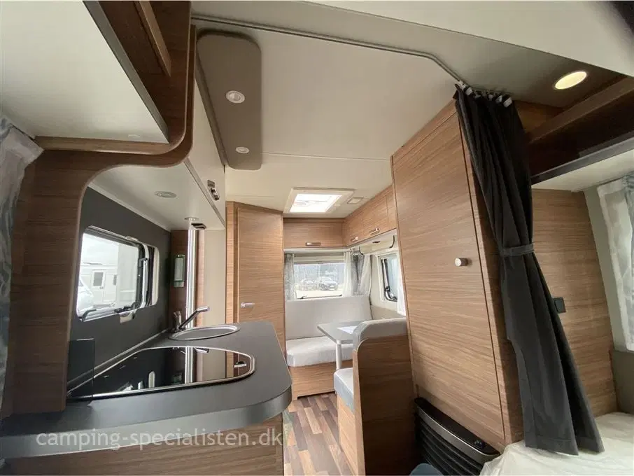 2024 - Weinsberg CaraOne 390 QD DK EDITION    WEINSBERG - CaraOne 390 QD campingvogn 2024 kan nu opleves hos Camping-specialistendk i Silkeborg