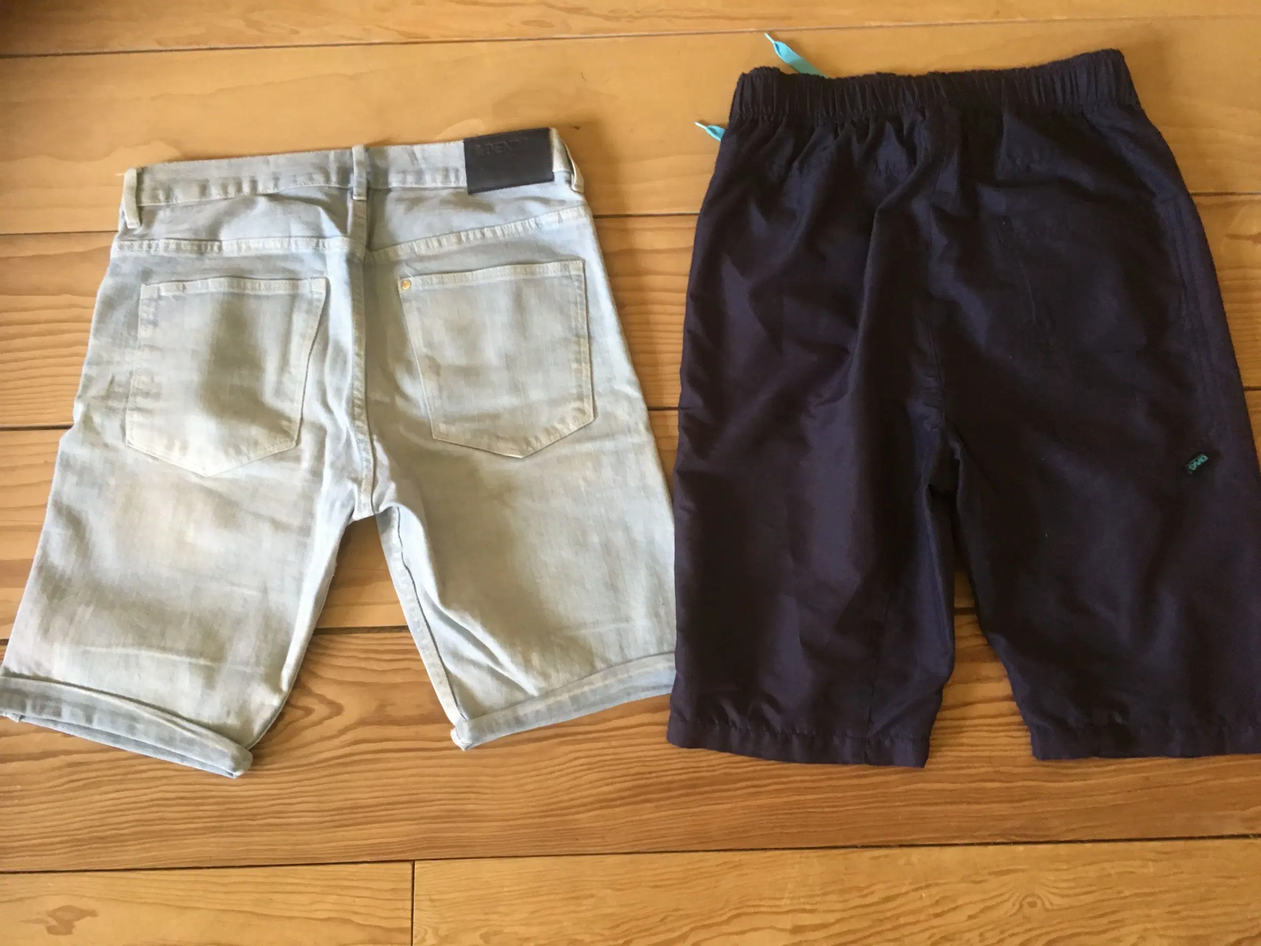 shorts + badeshorts str 12-14 år kr 100 inkl frag