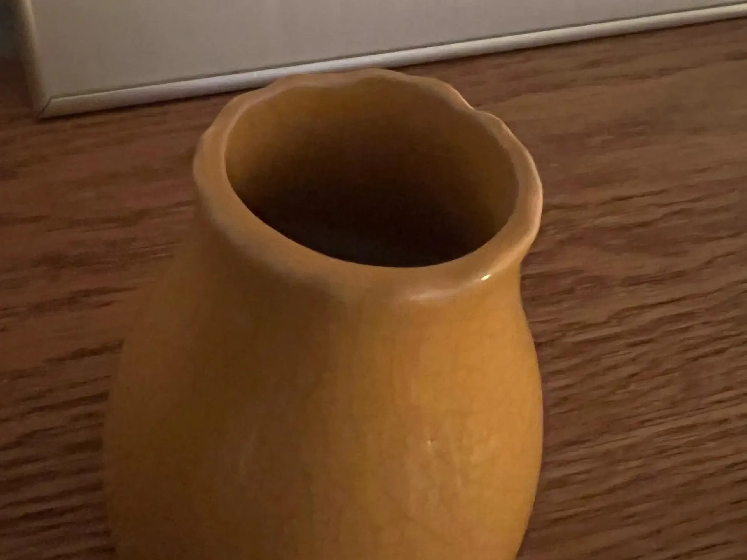 Smuk gul keramik vase