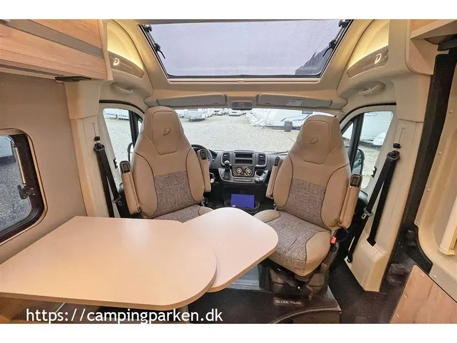 2024 - Dethleffs Globetrail CVD   Markedets korteste camper van med enkeltsenge – og stort panoramavindue!