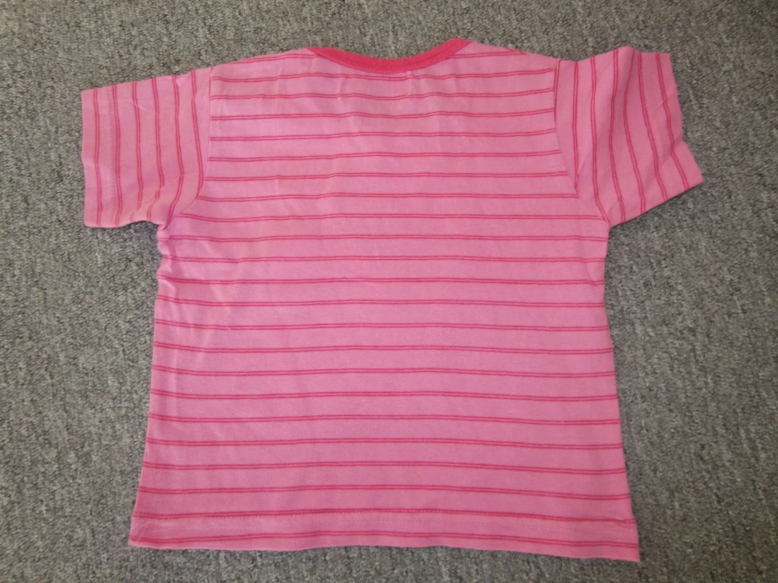 Sød pink T-shirt - bluse i str 98