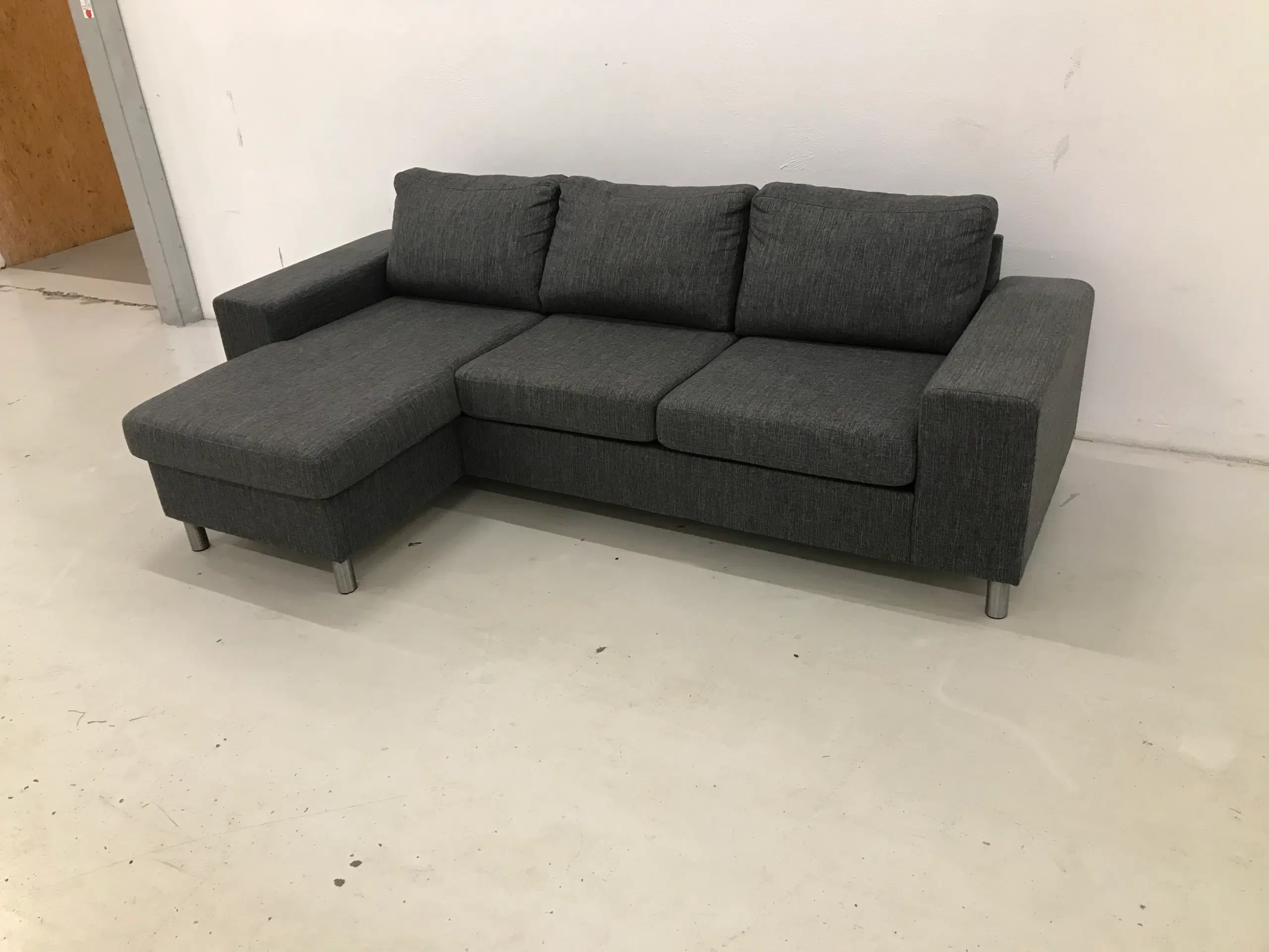 Chaiselong sofa m/vendbar chaiselong mørke grå