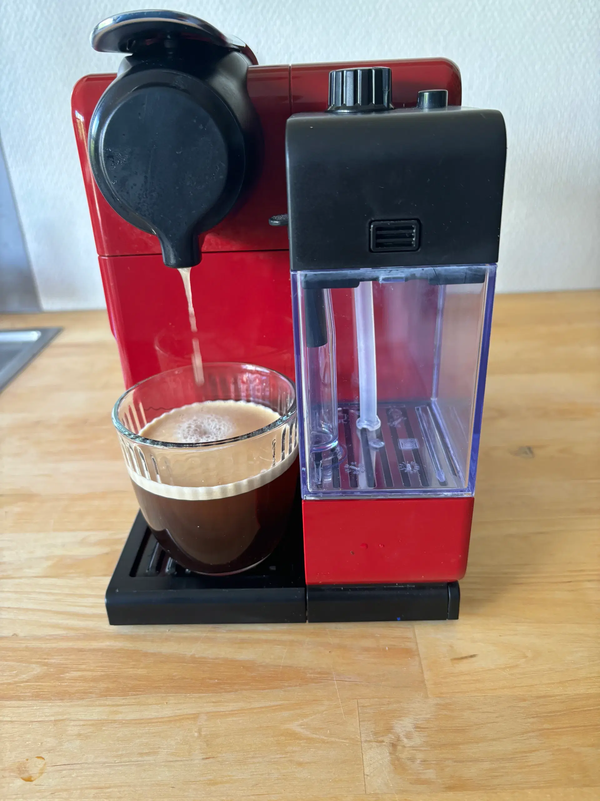 Nespresso DeLonghi kapselmaskine mælkebeholder