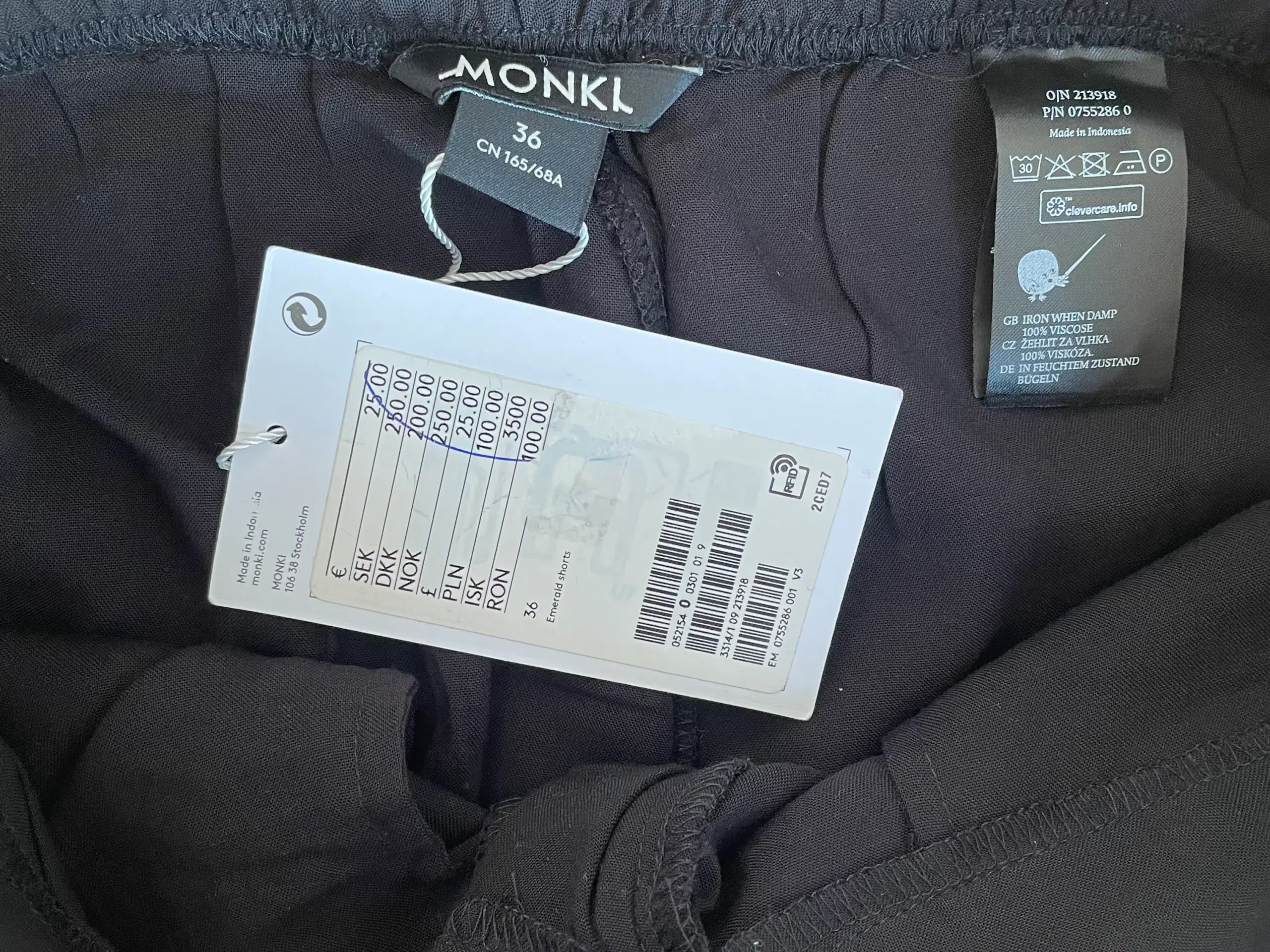 Monki nye sorte shorts