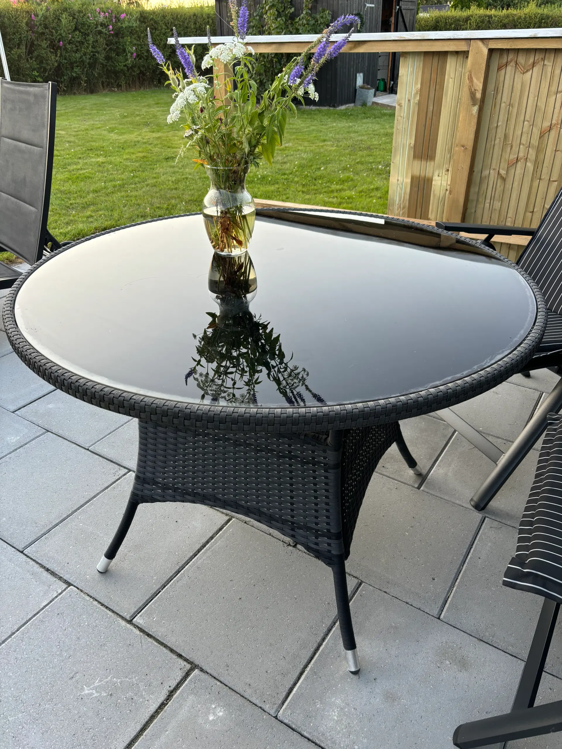 Havebord med underhylde Ø110 cm H73