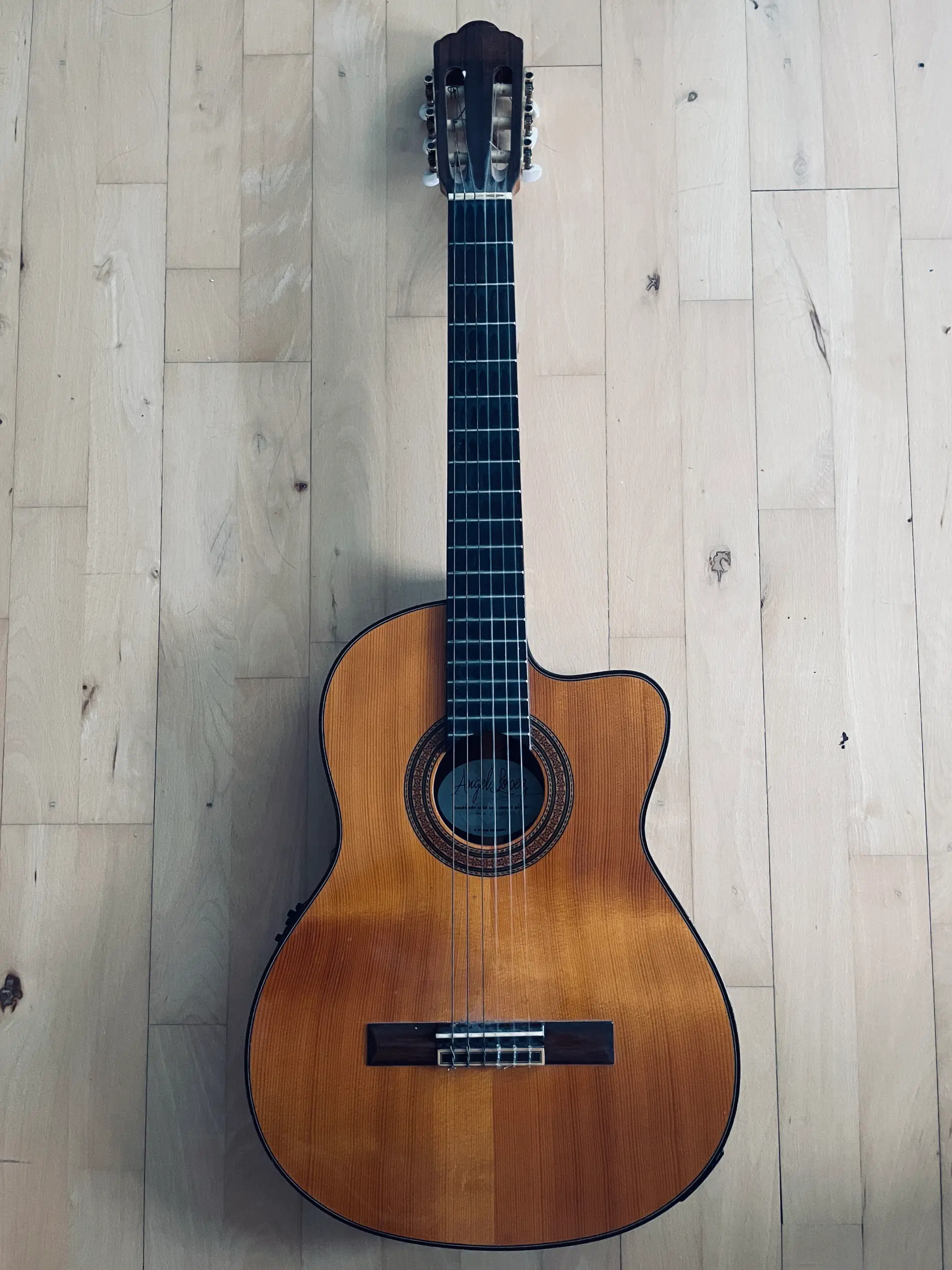 Halvakustisk Stagg GUITAR Angel Lope