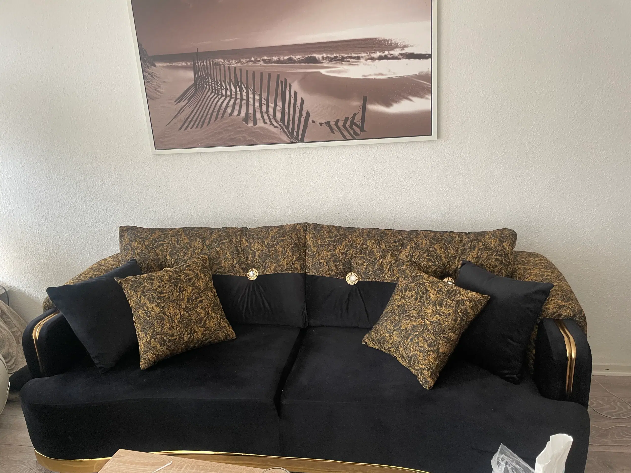 Detaljeret og blød sofa