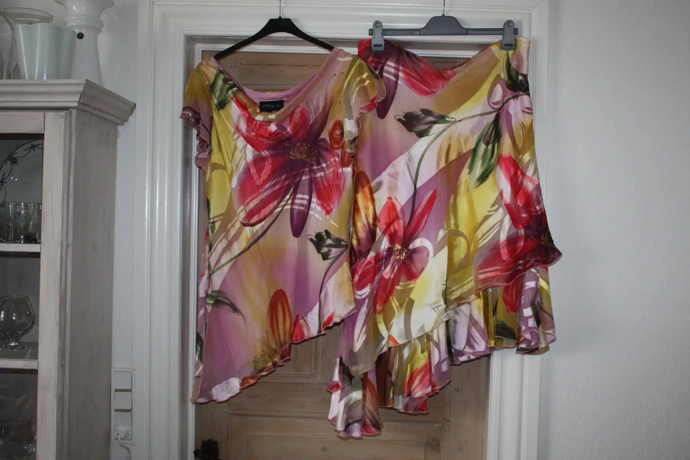 Molly-Jo sæt nederdel samt bluse str 44 / 18 silk