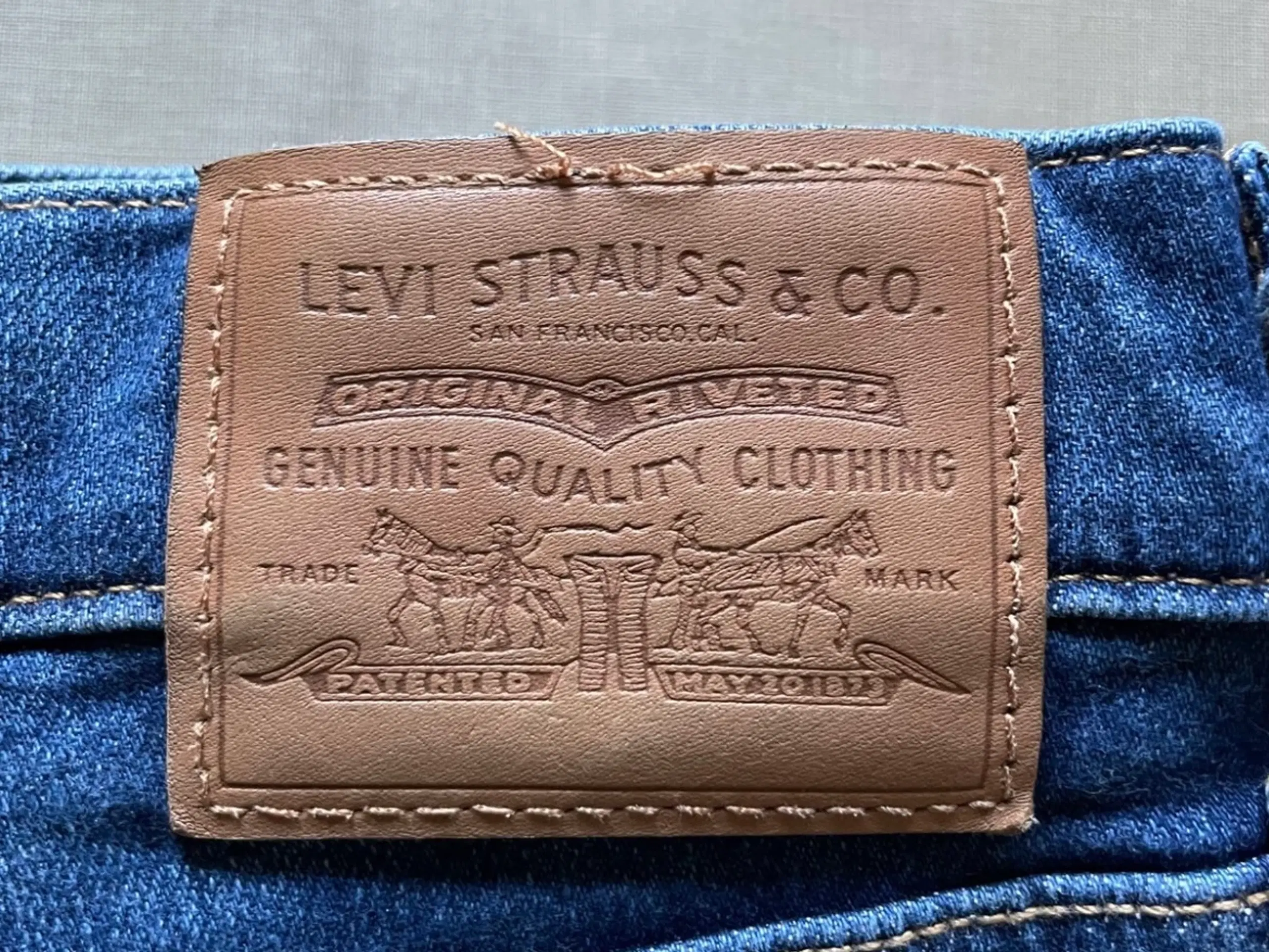 2 par levis jeans