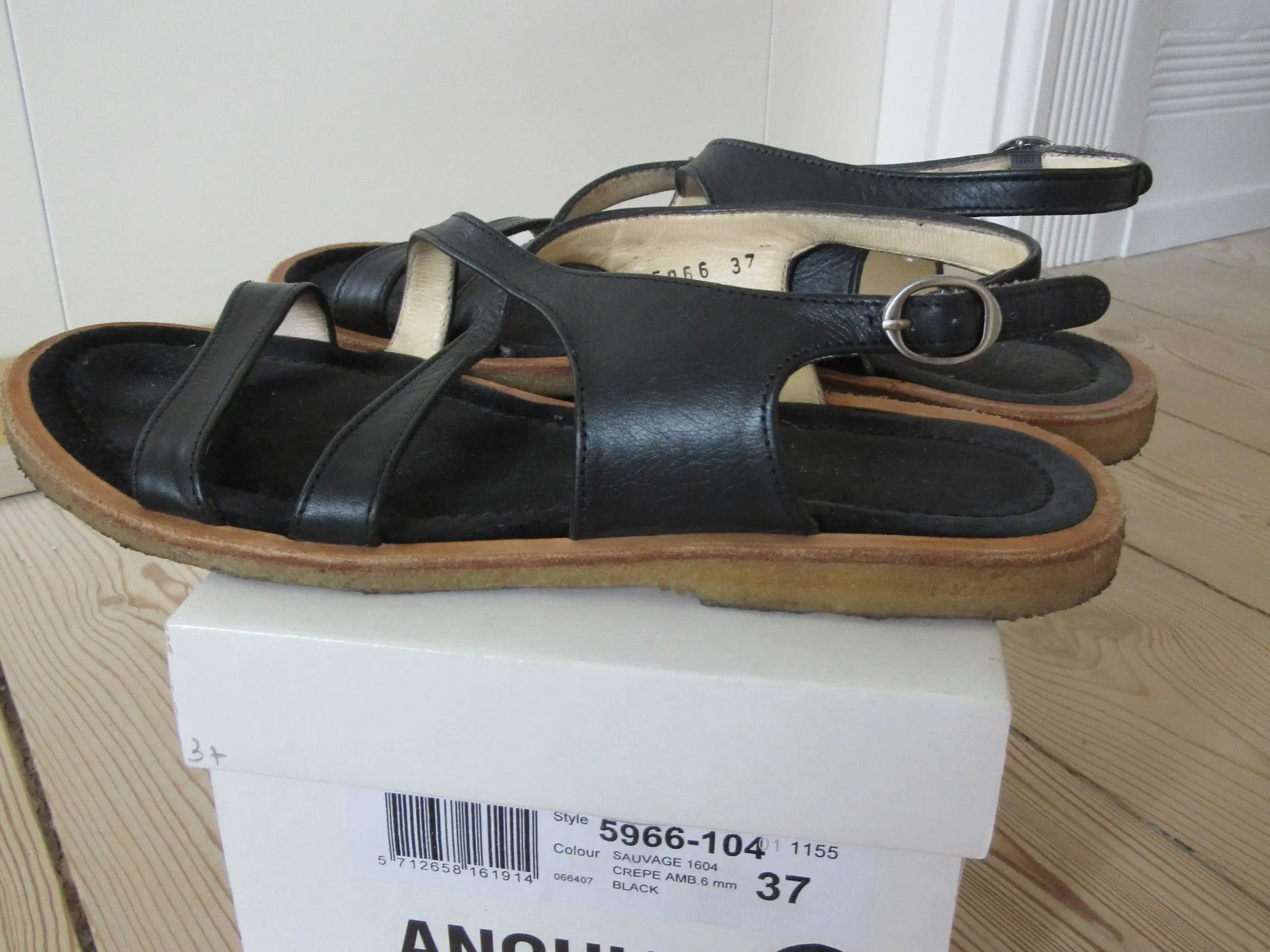 Angulus sandaler sorte str 37