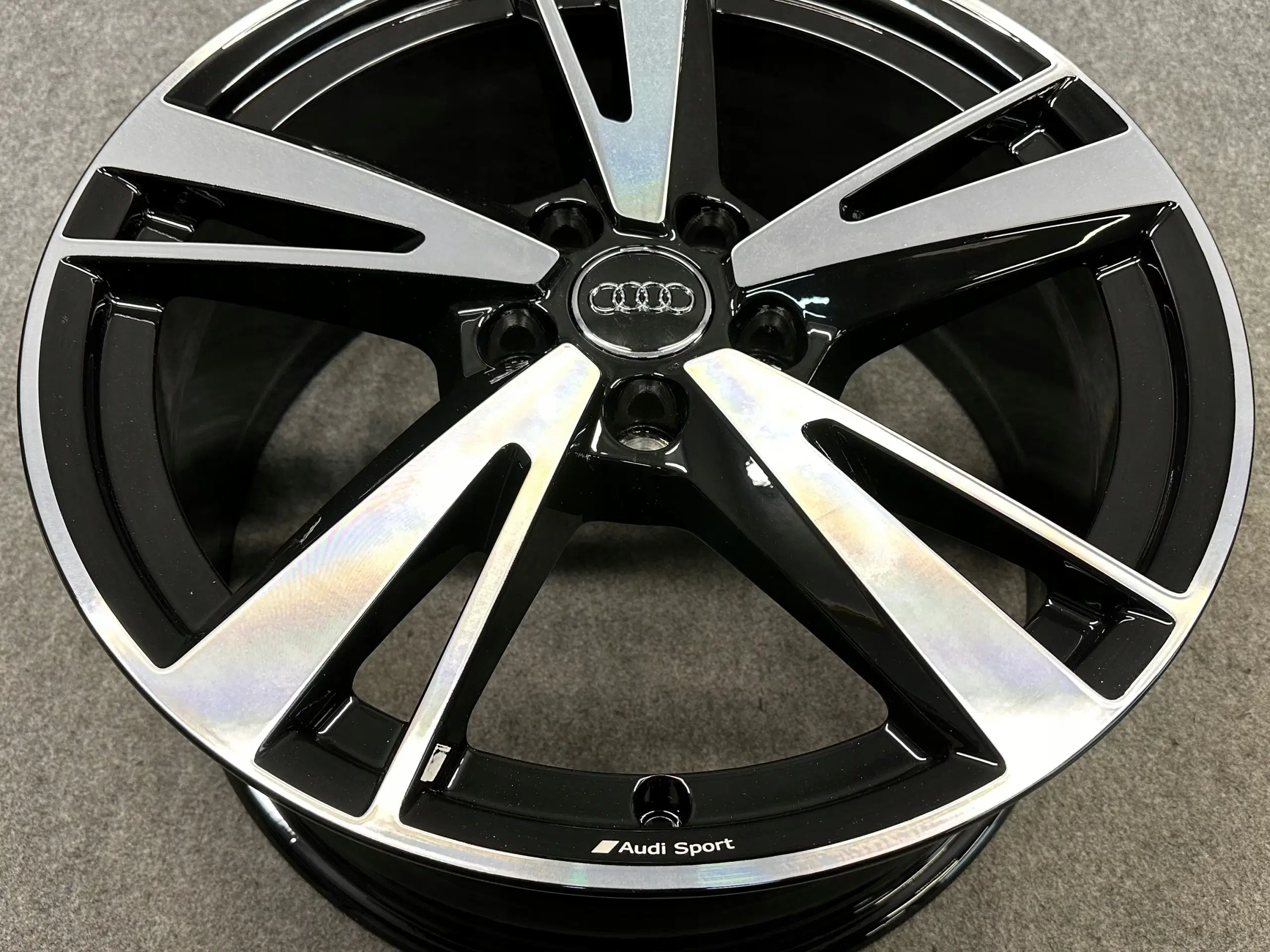 AUDI A3 8Y 8Y0 18 S-LINE 80" x 18" 5x112 ET 46