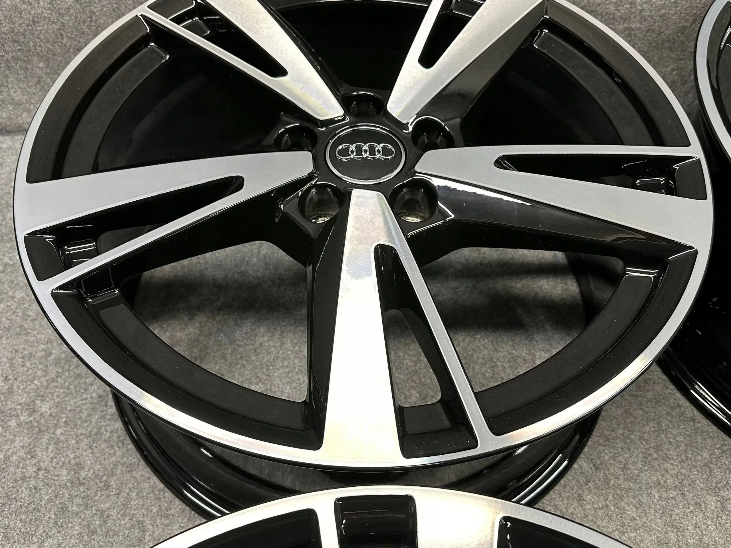 AUDI A3 8Y 8Y0 18 S-LINE 80" x 18" 5x112 ET 46