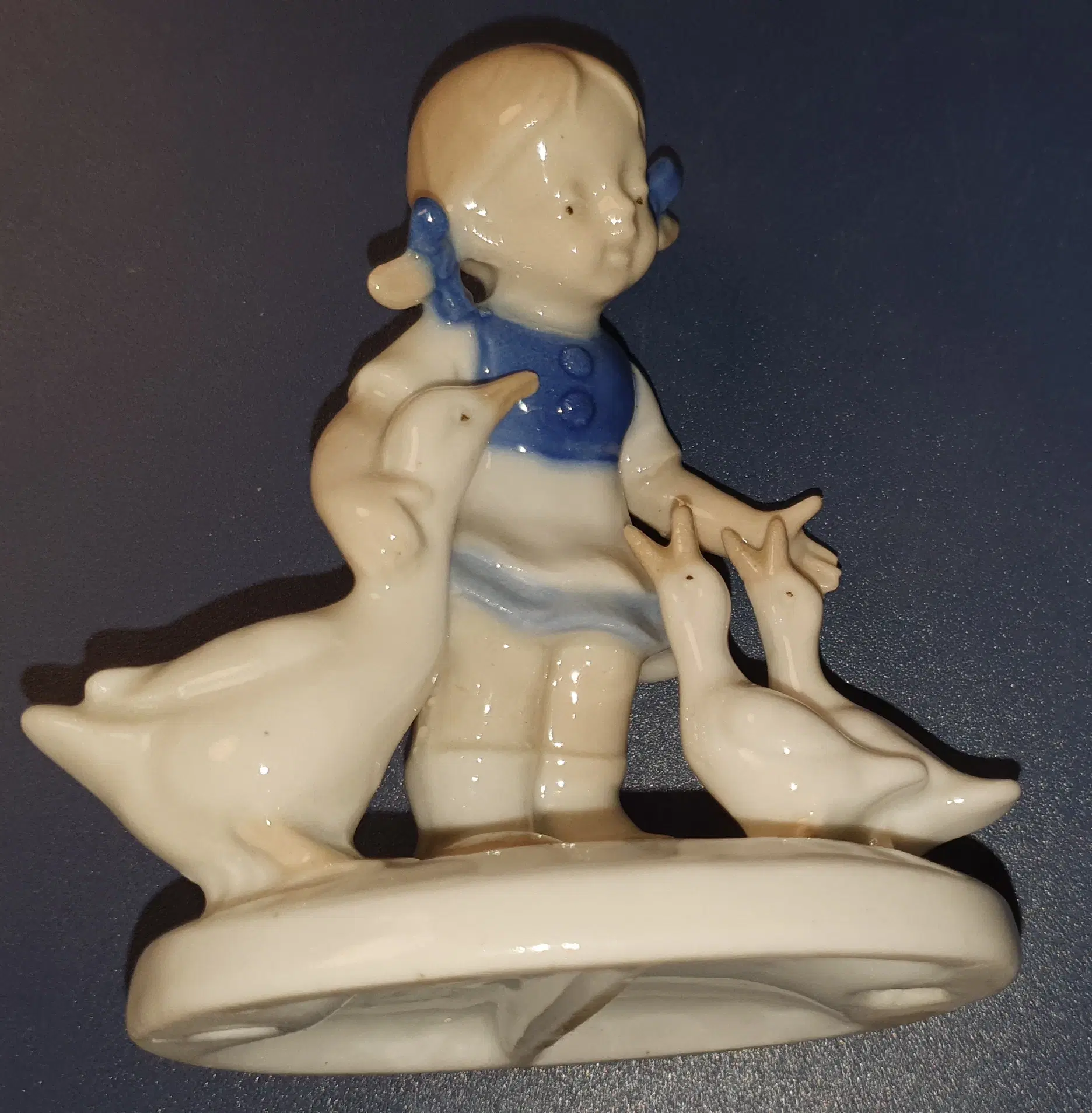 Porcelænsfigur - Pige med tre gæs