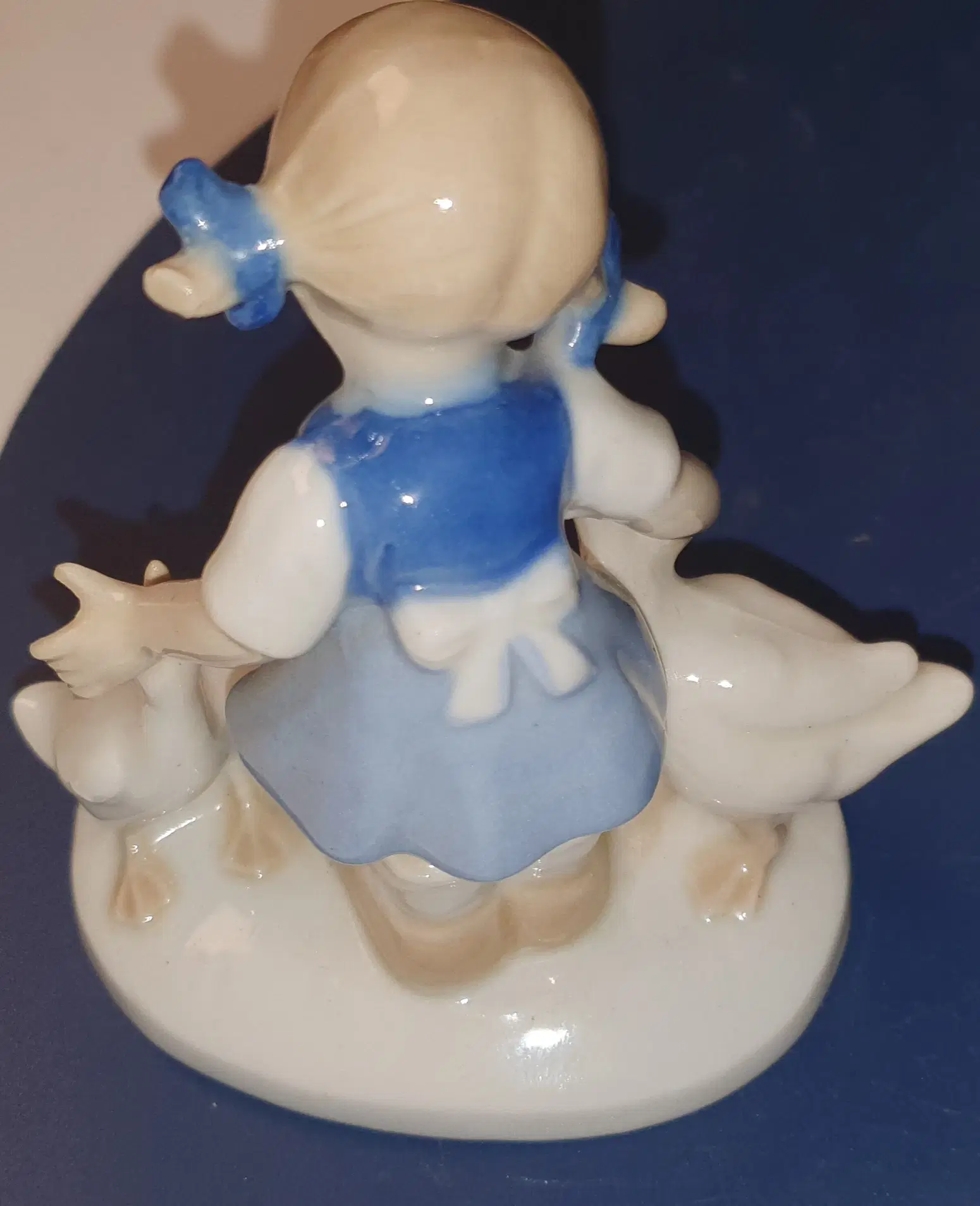 Porcelænsfigur - Pige med tre gæs