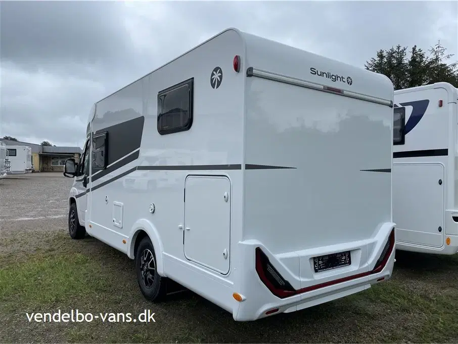 2024 - SunLight VAN V66 Adventure Edit   Sunlight Van en hybrid mellem Campervan og en og alm autocamper