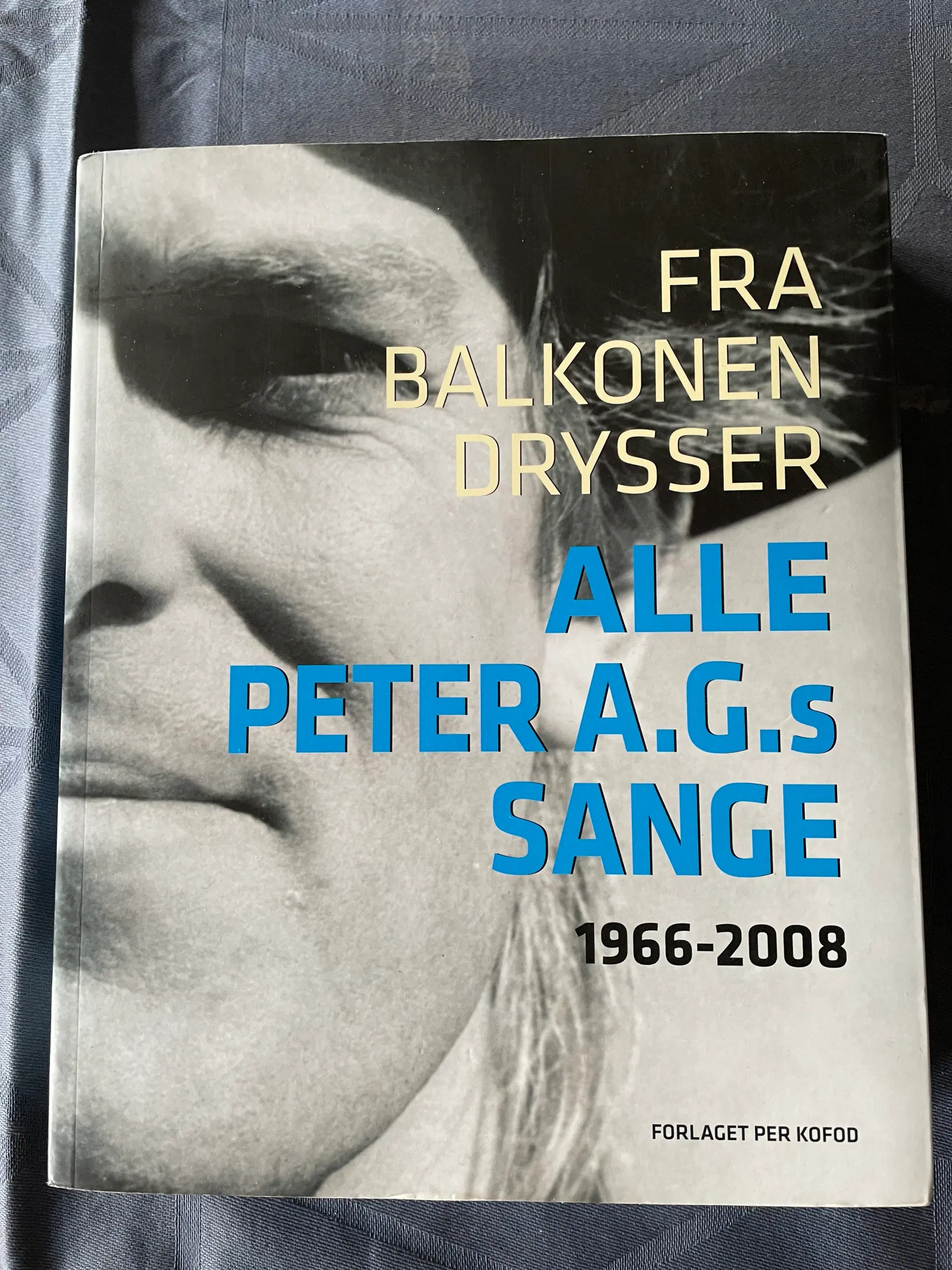 Peter AG: Fra Balkonen Drysser