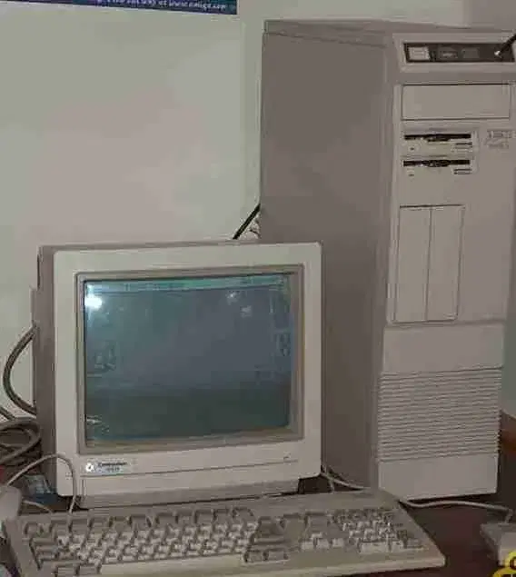 KØBES Amiga 2000  3000T (Commodore)