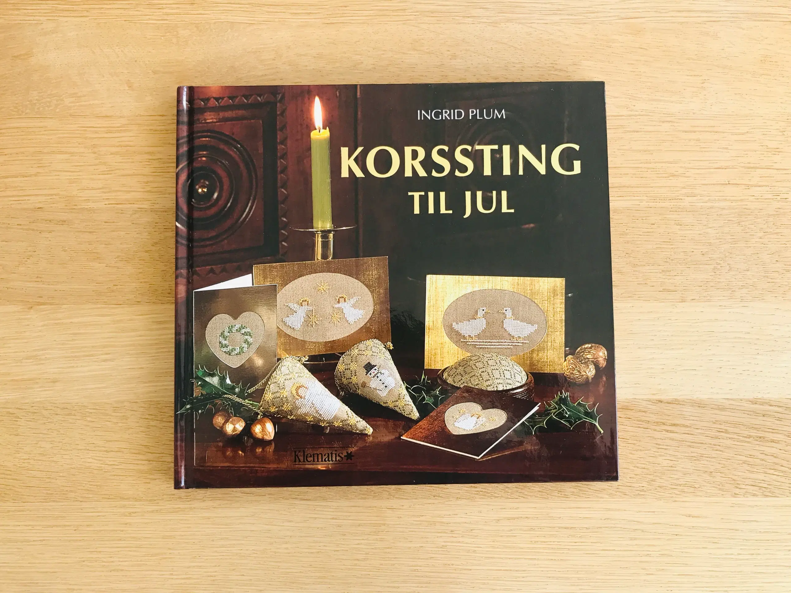 Korssting til Jul  -  Ingrid Plum