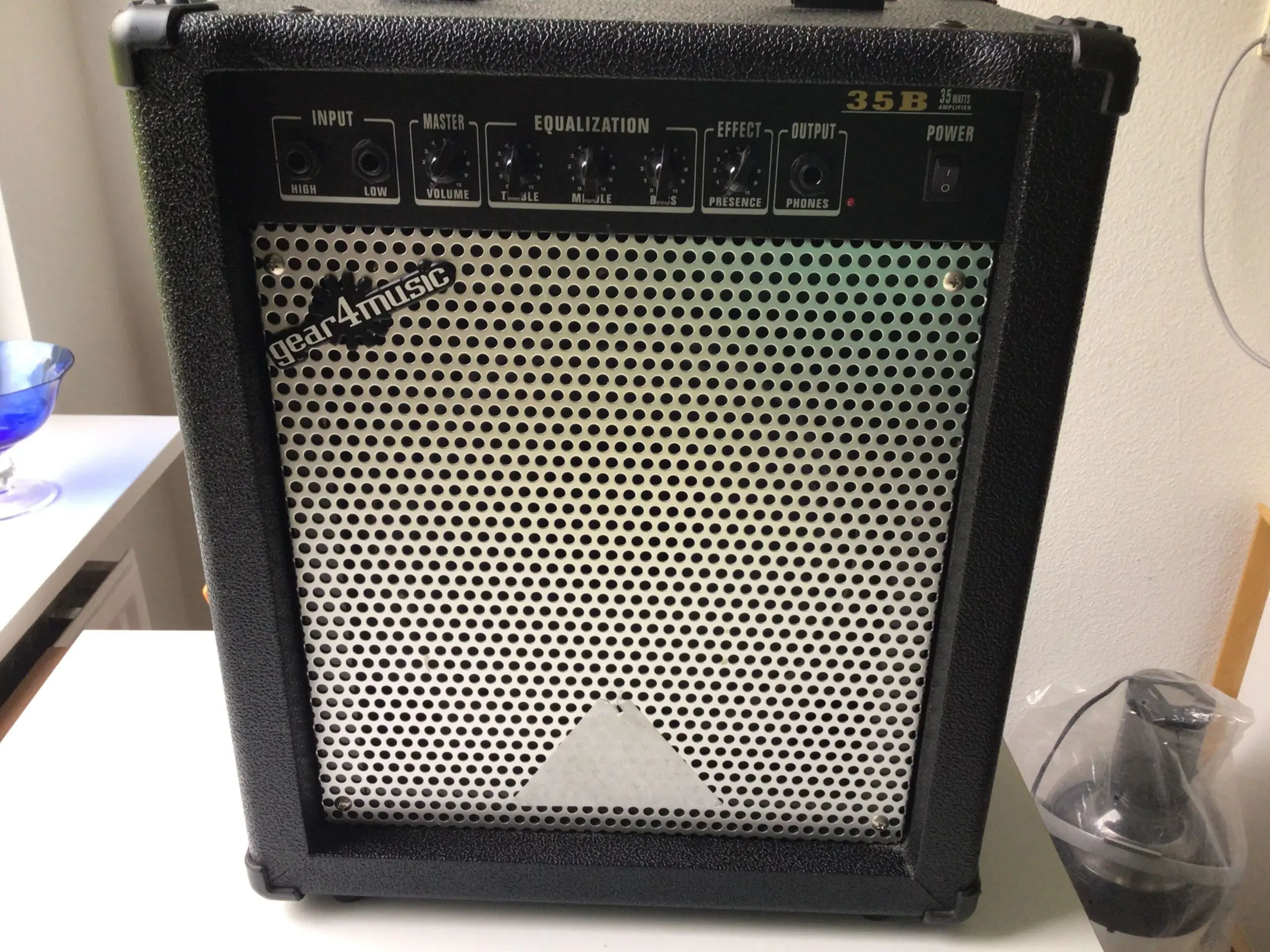 35W Electric Bass Guitar Amp By Gear4music