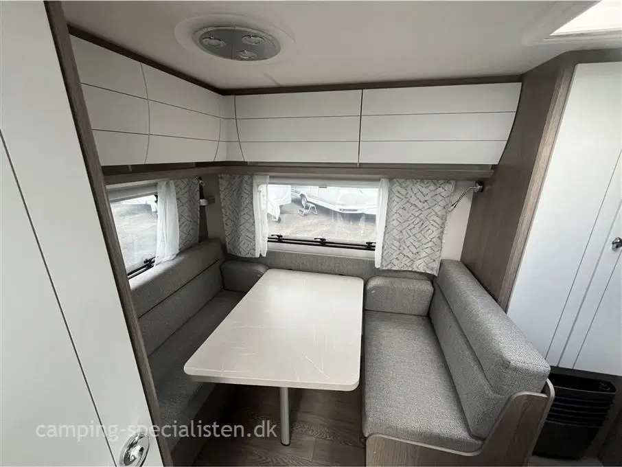 2024 - Hobby On Tour 390 SF   Hobby On Tour 390 SF ny model 2024 kan ses nu hos Camping-Specialistendk